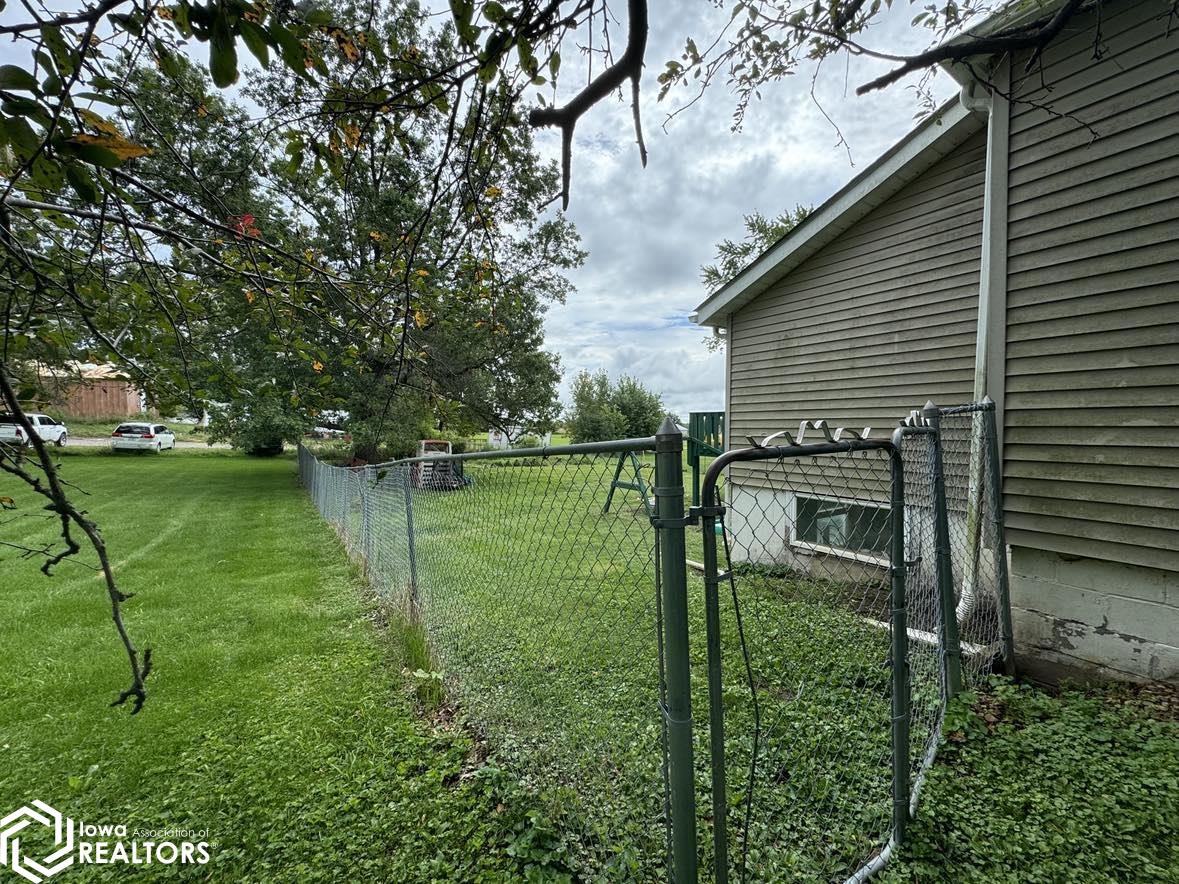 207 S East Street, Bloomfield, Iowa image 10