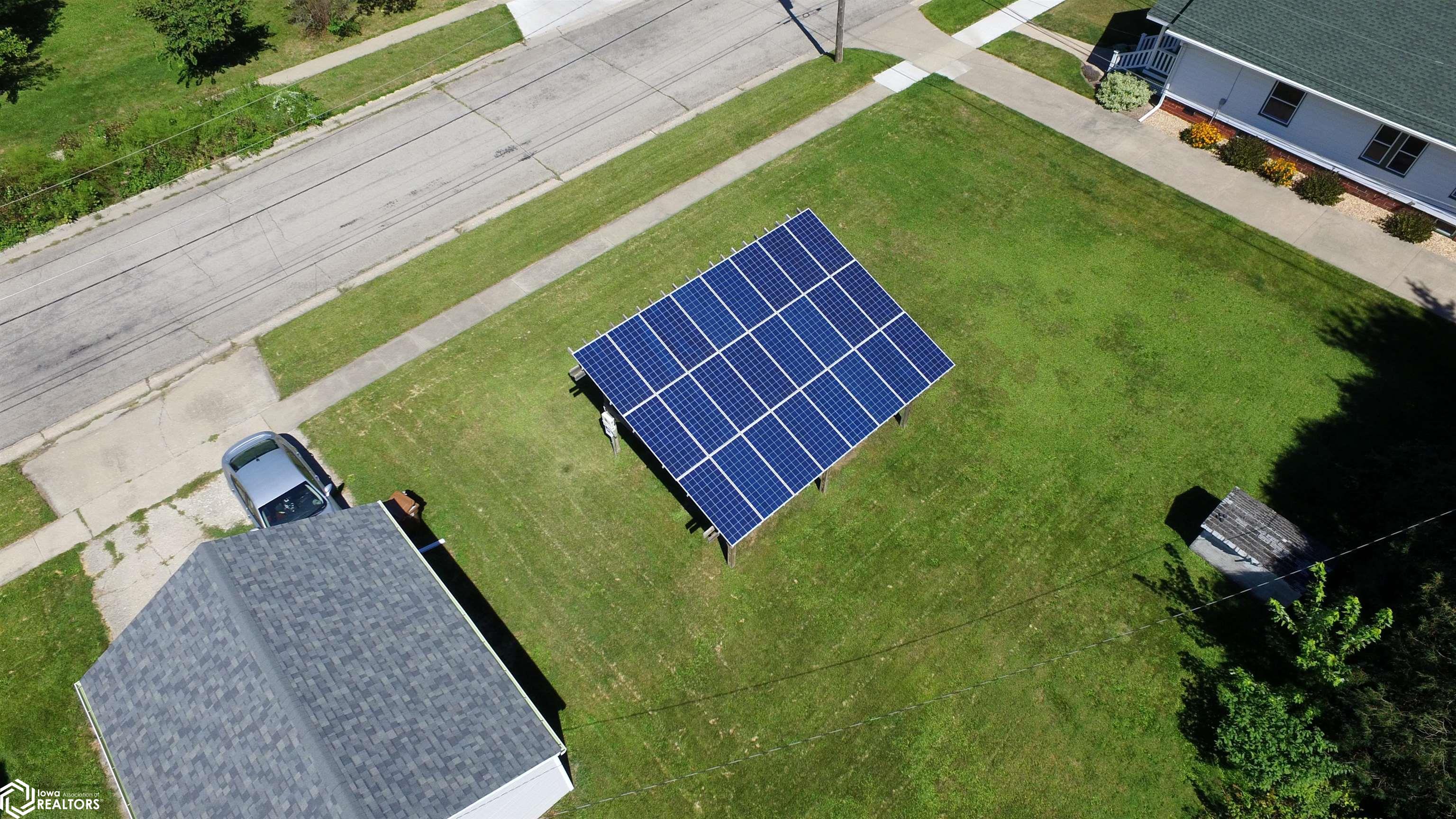 1136 Summer Street, Grinnell, Iowa image 2