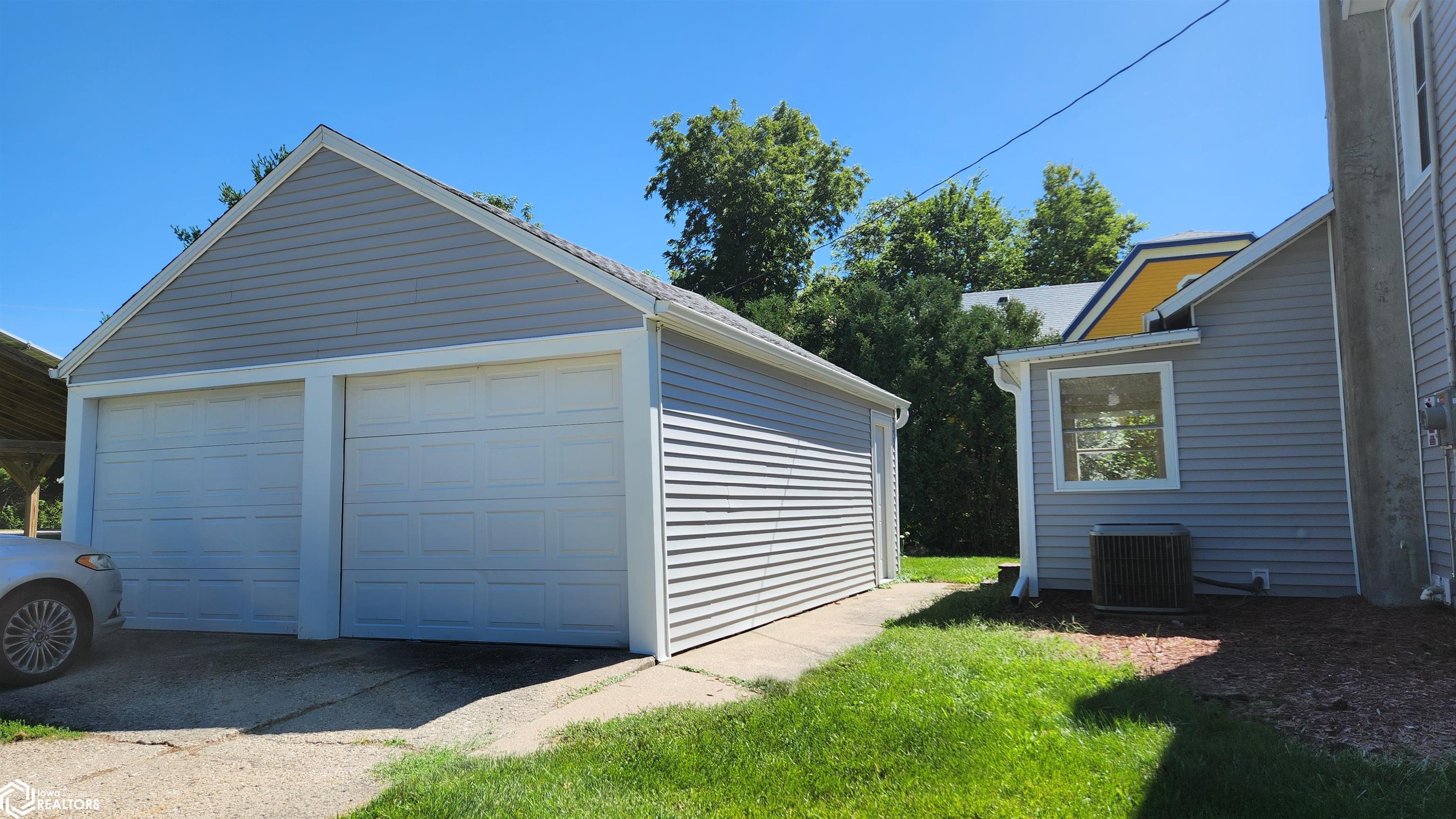 1136 Summer Street, Grinnell, Iowa image 5