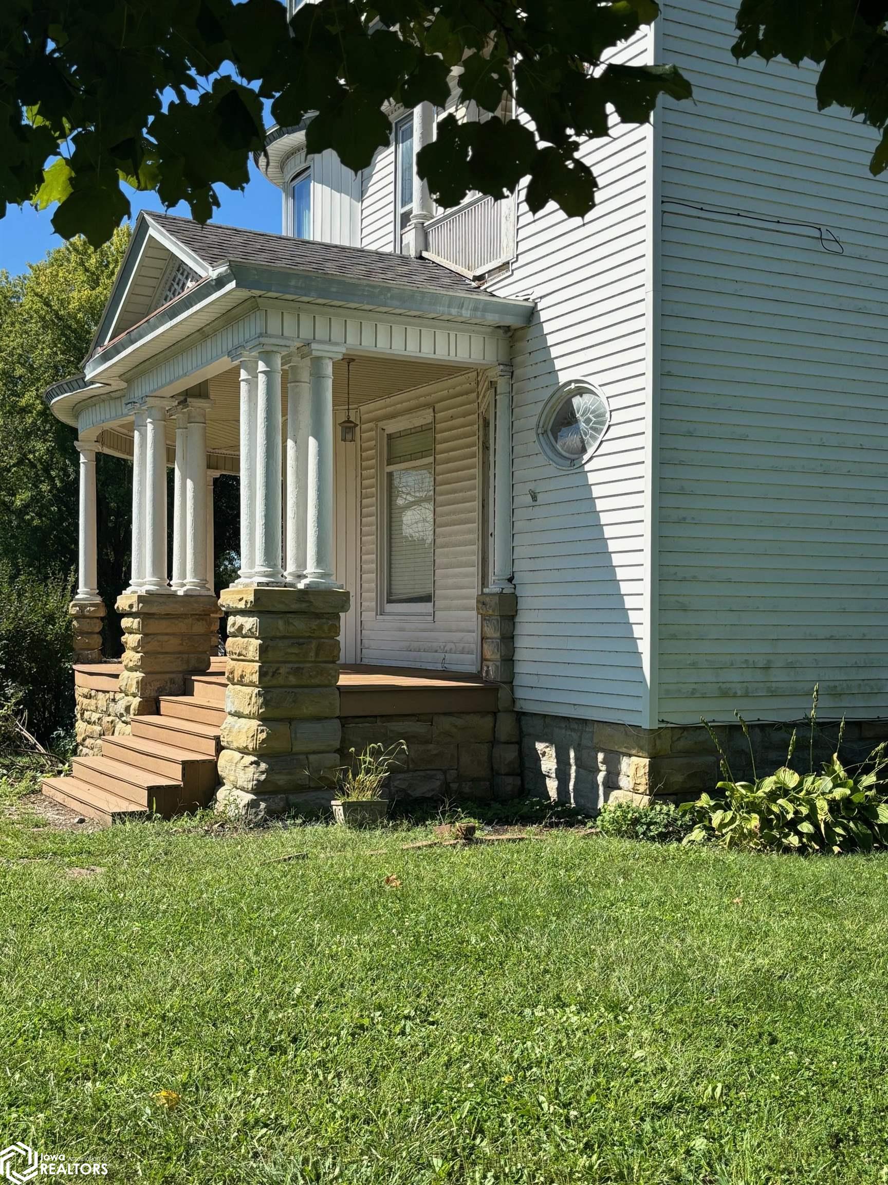 303 Washington Street, Bonaparte, Iowa image 2