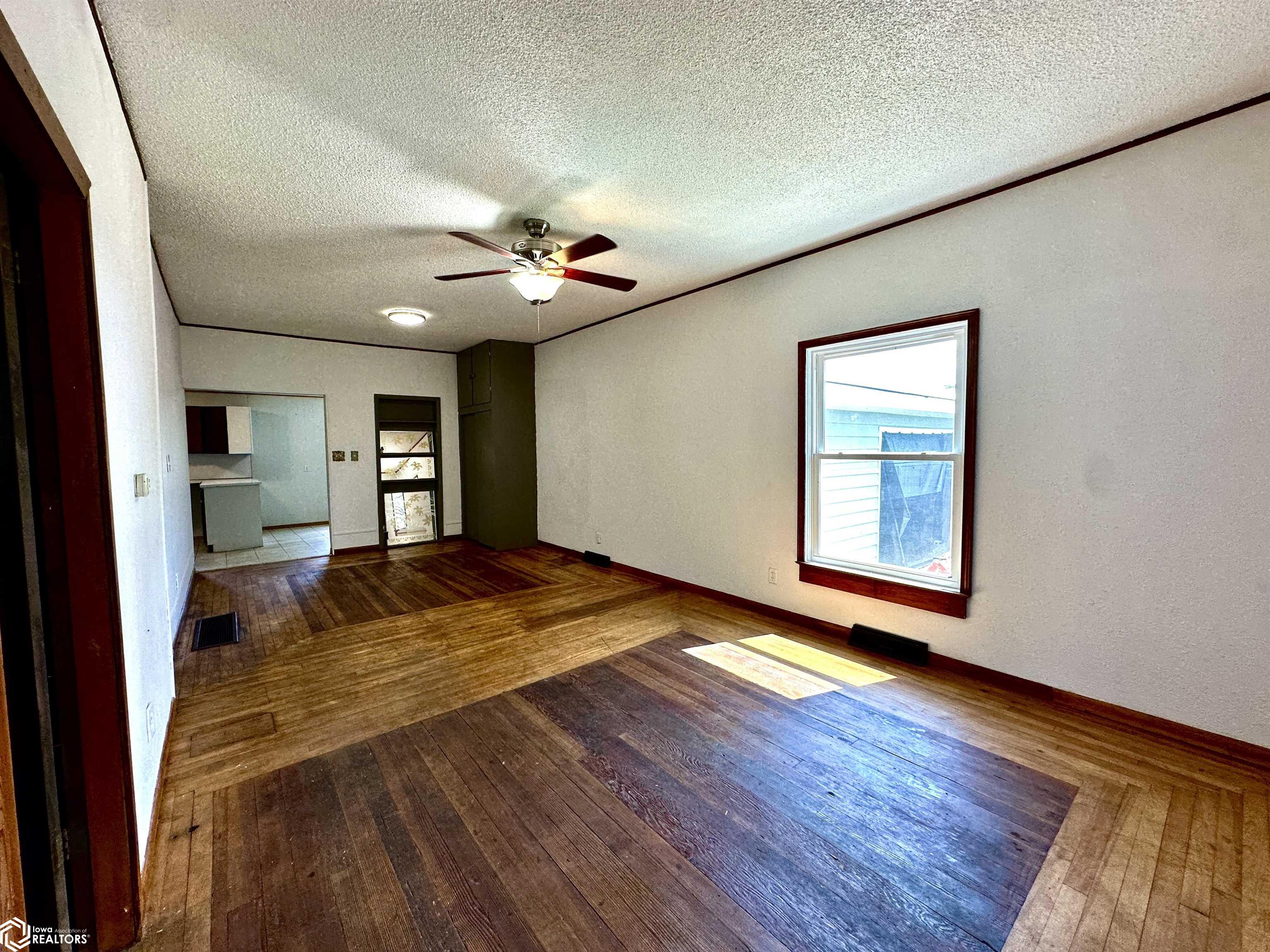 1307 2nd Avenue, Belle Plaine, Iowa image 3
