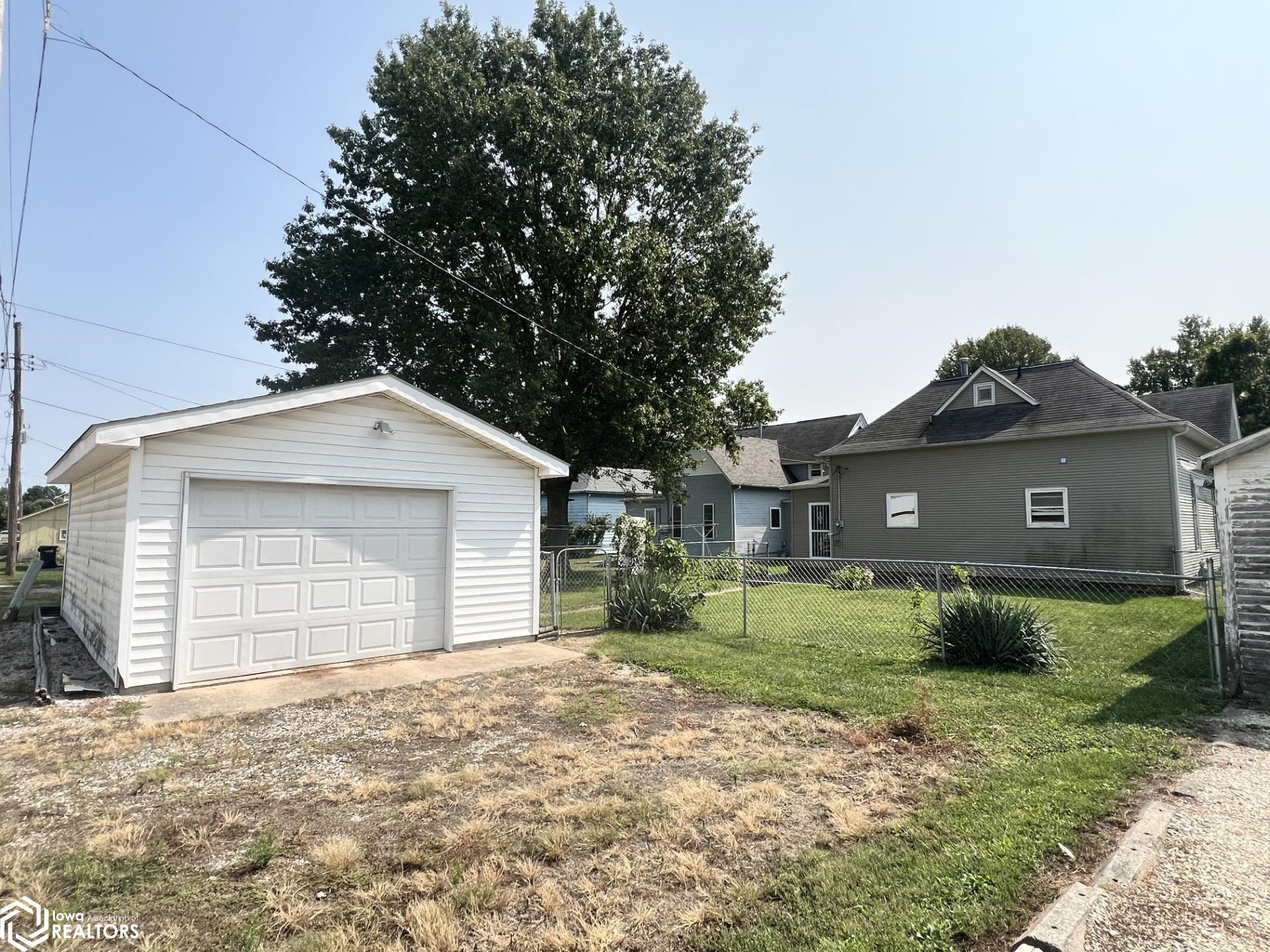 2419 Avenue J, Fort Madison, Iowa image 3