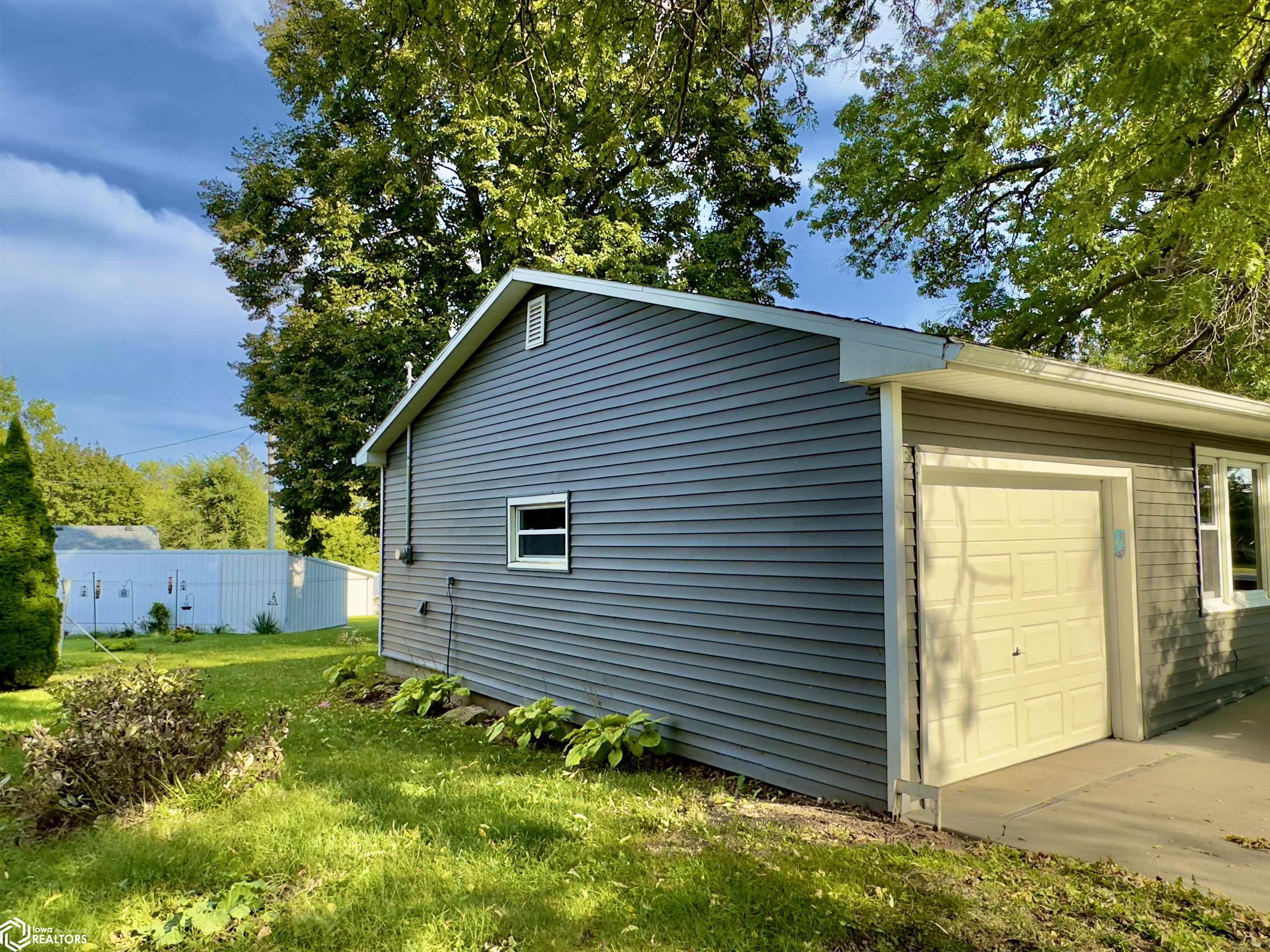 407 Randolph Street, Bedford, Iowa image 2