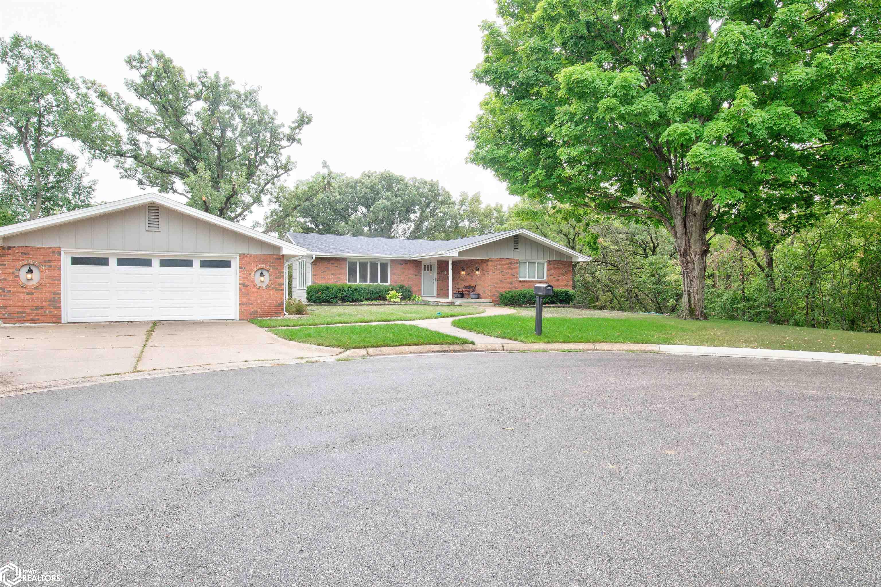 810 Oak Hill Drive, Humboldt, Iowa image 1
