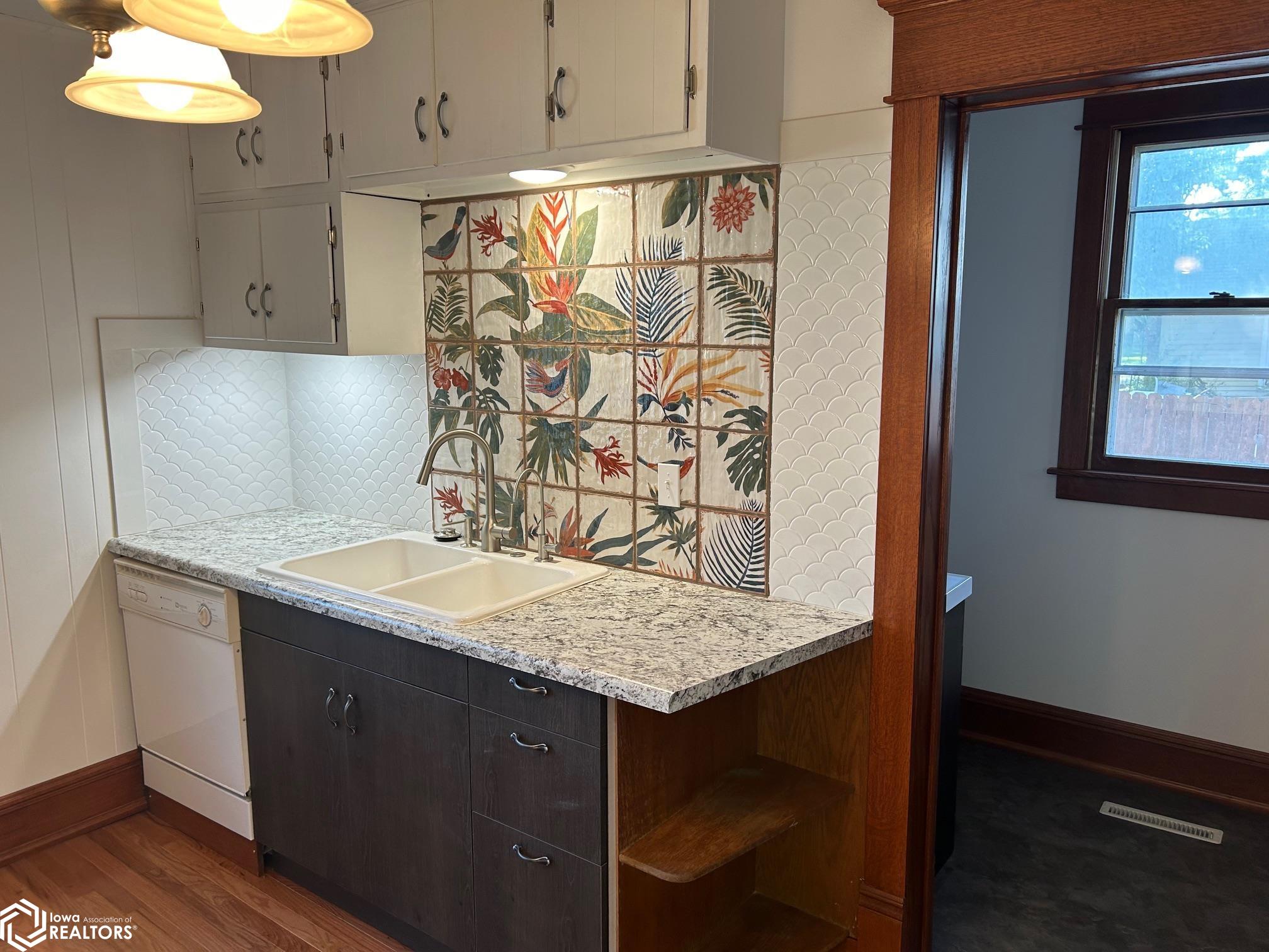 1506 11th Street, Emmetsburg, Iowa image 3