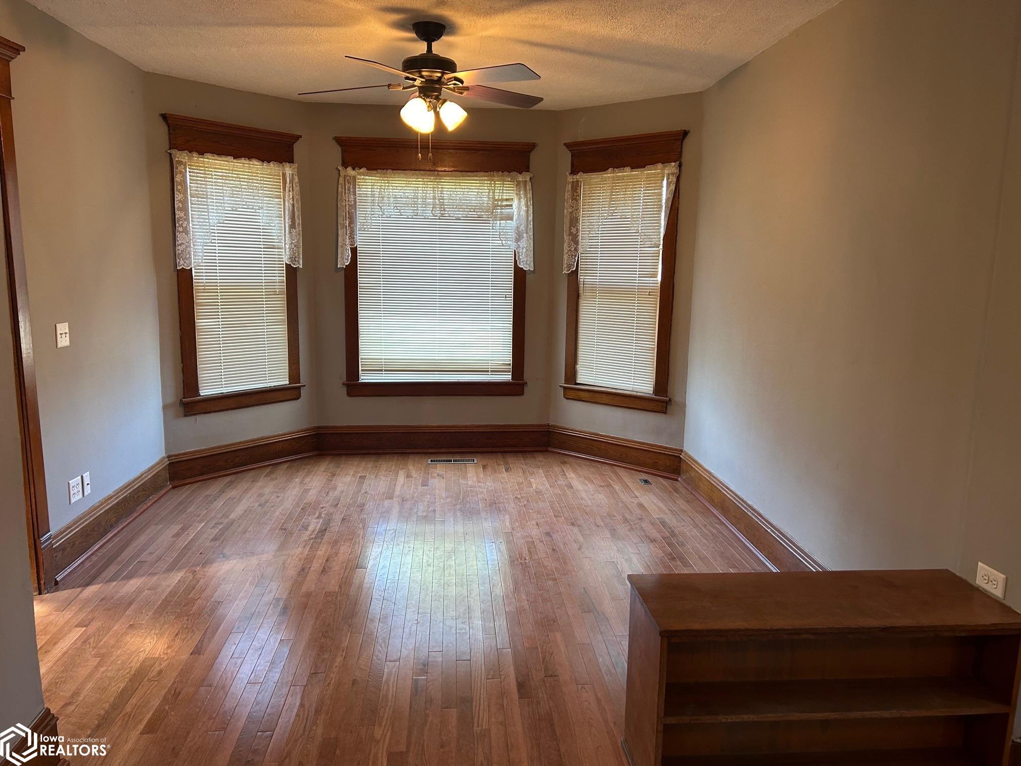 1506 11th Street, Emmetsburg, Iowa image 6
