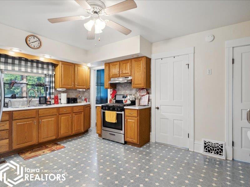 1309 N 8th Street, Burlington, Iowa image 7