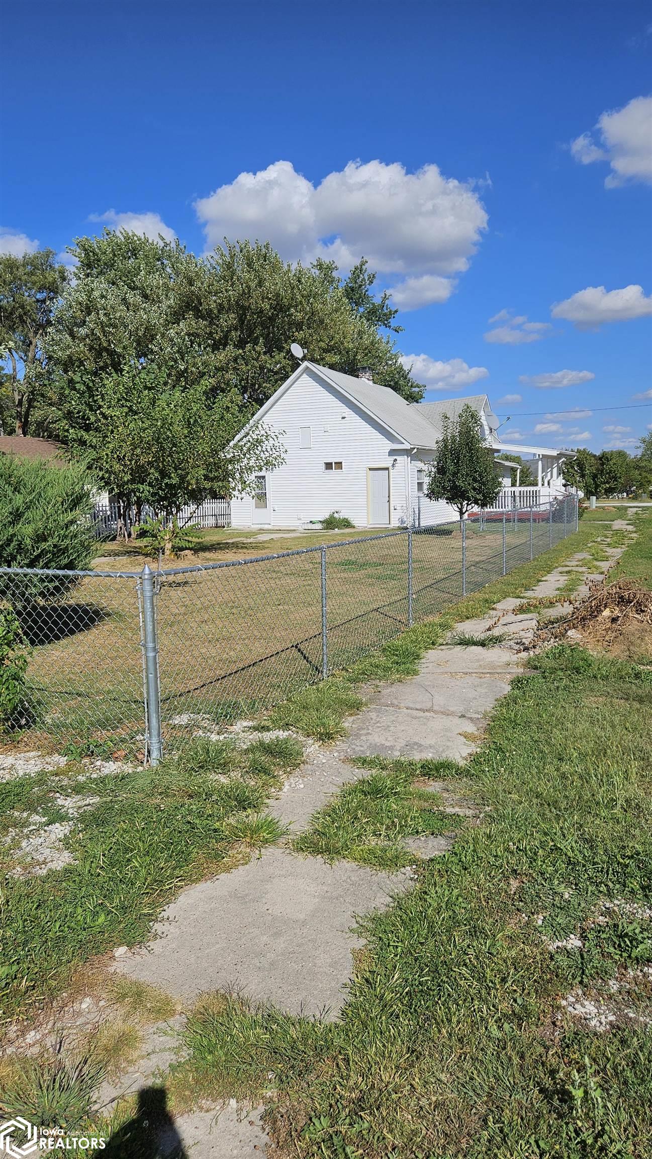 207 E 2nd Street, Van Wert, Iowa image 3