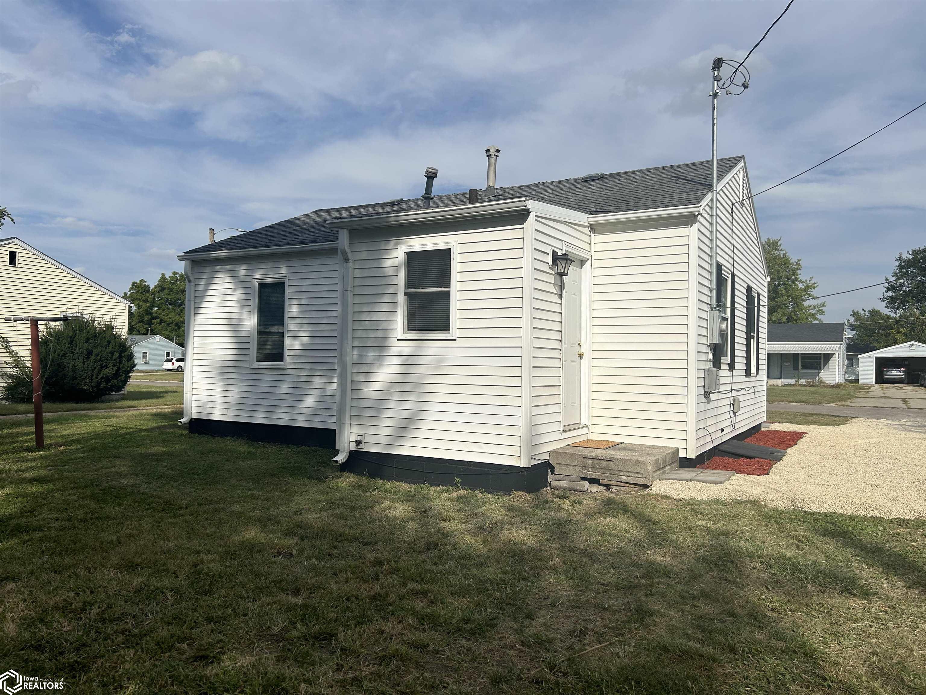 402 N 13th Avenue, Marshalltown, Iowa image 3