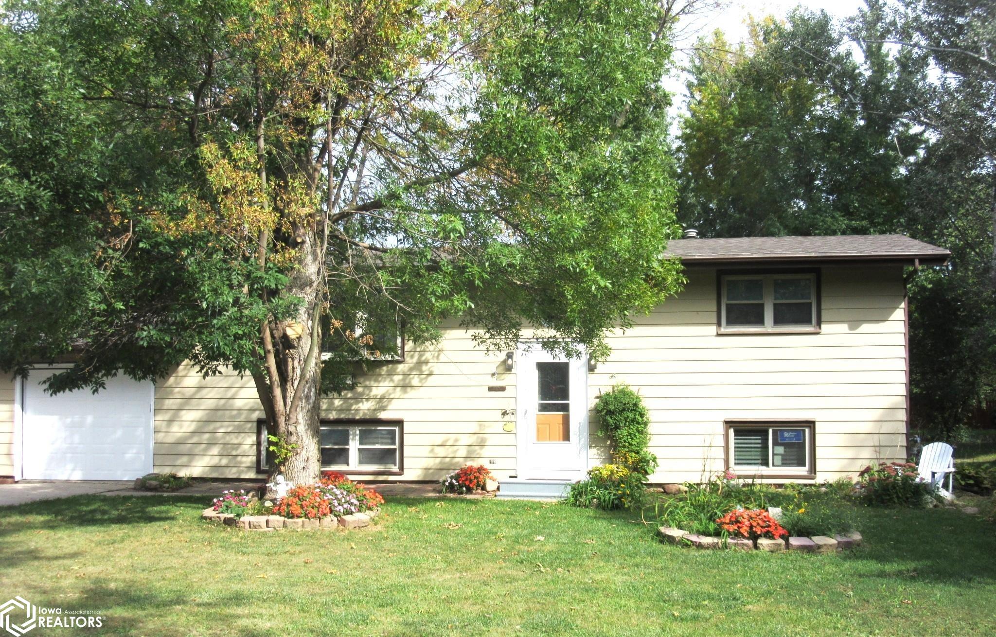 Split Foyer Home, 3 bedrooms, 2 baths.  Spacious rooms, Sun Porch, Double \