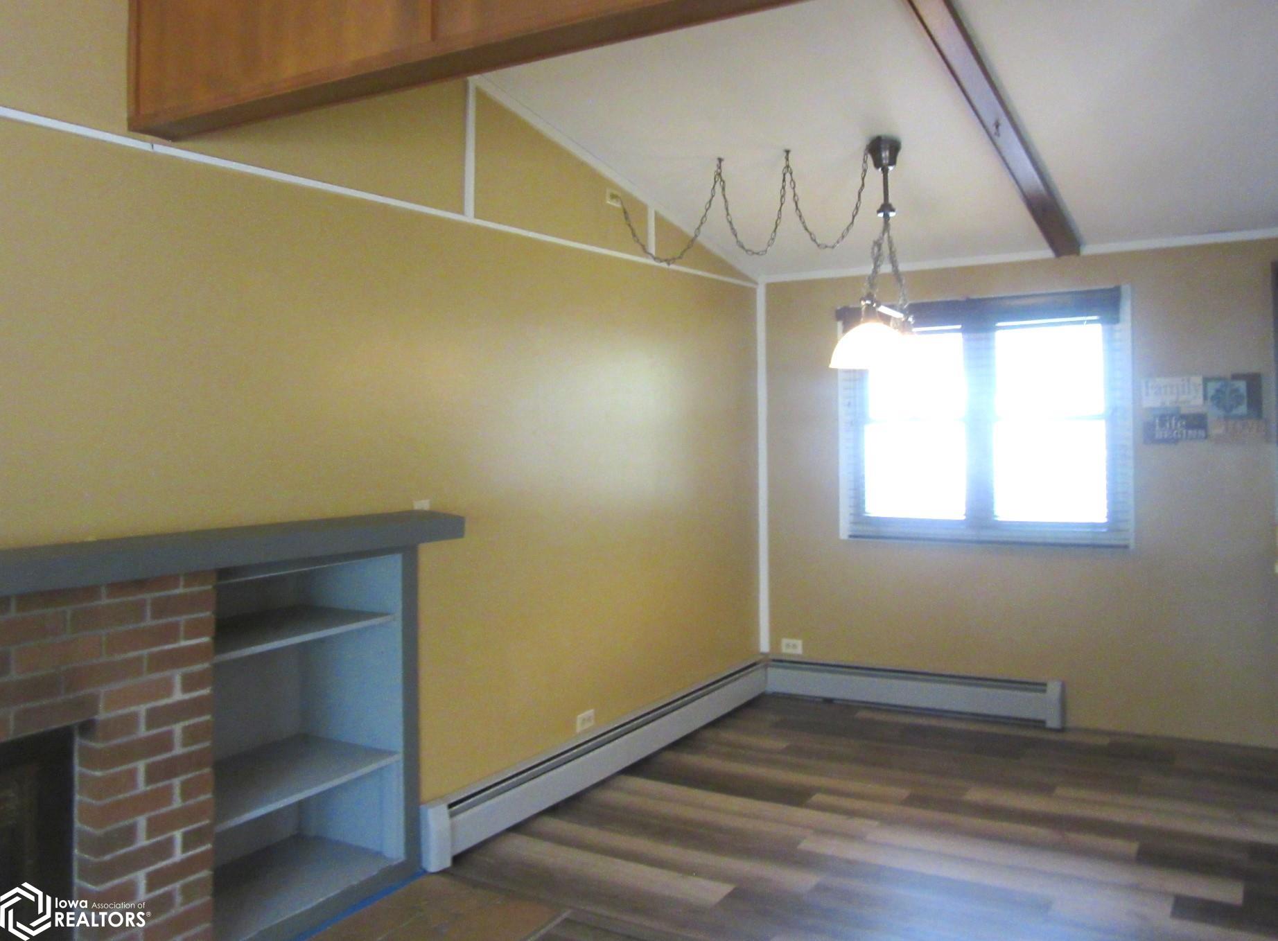 Open to kitchen ana Living Room