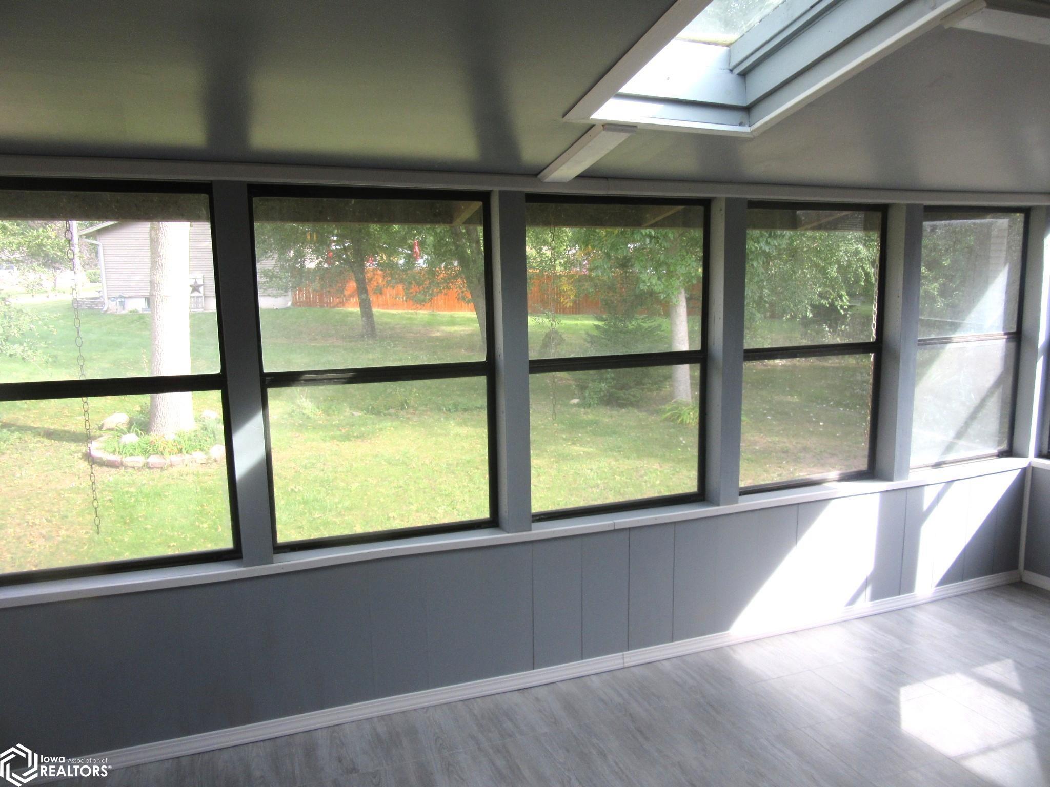 With windows on 3 sides.