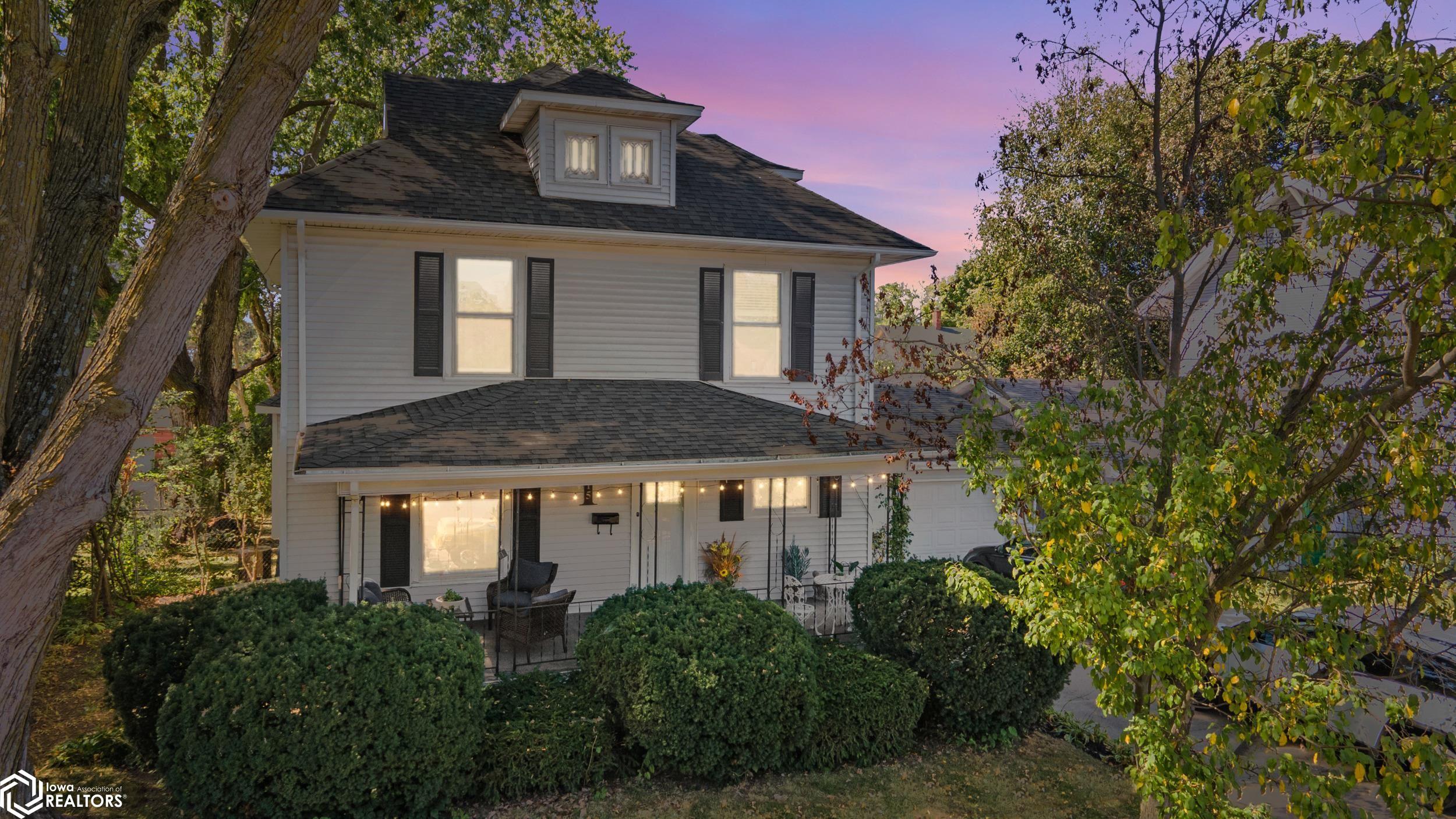 415 S 4th Avenue, Washington, Iowa image 1