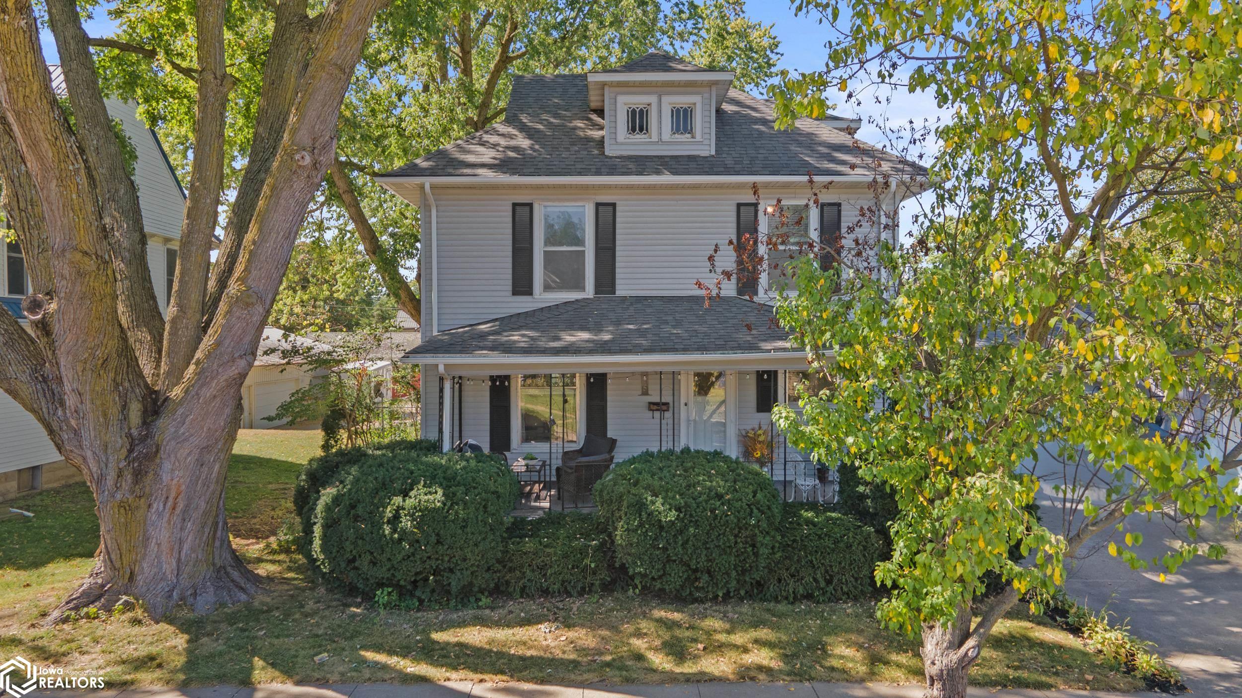 415 S 4th Avenue, Washington, Iowa image 2