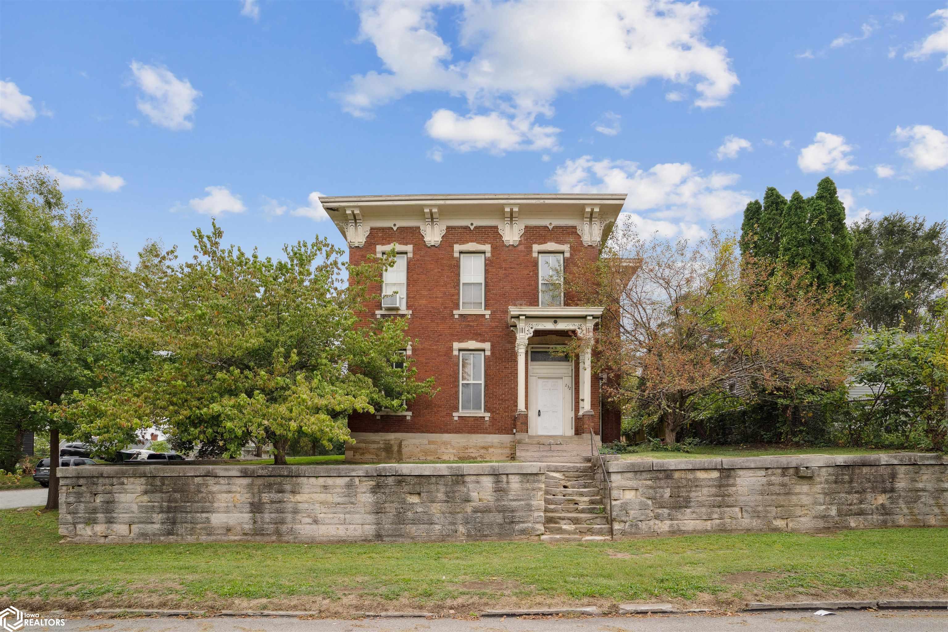 232 S 8th Street, Burlington, Iowa image 1