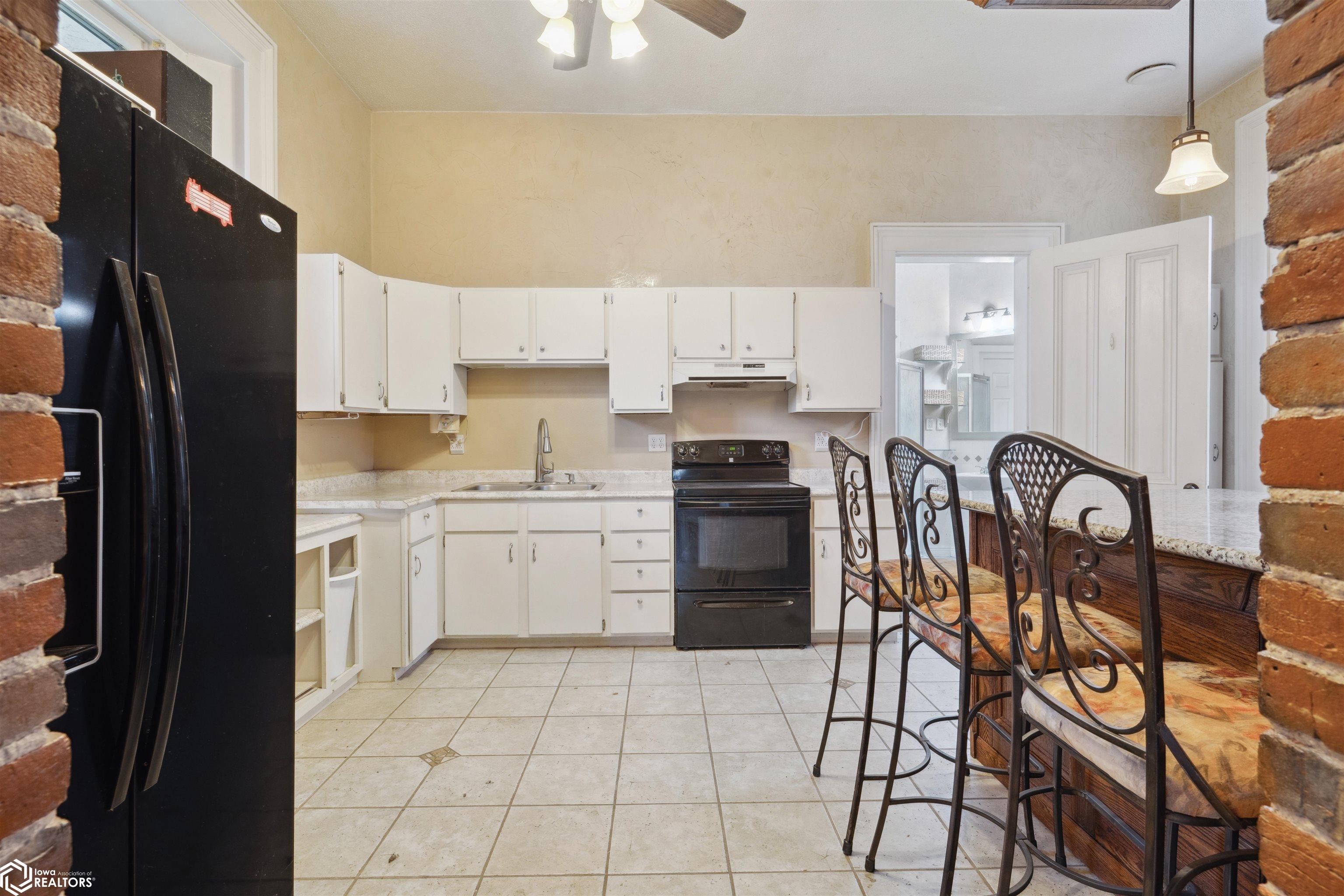 232 S 8th Street, Burlington, Iowa image 12