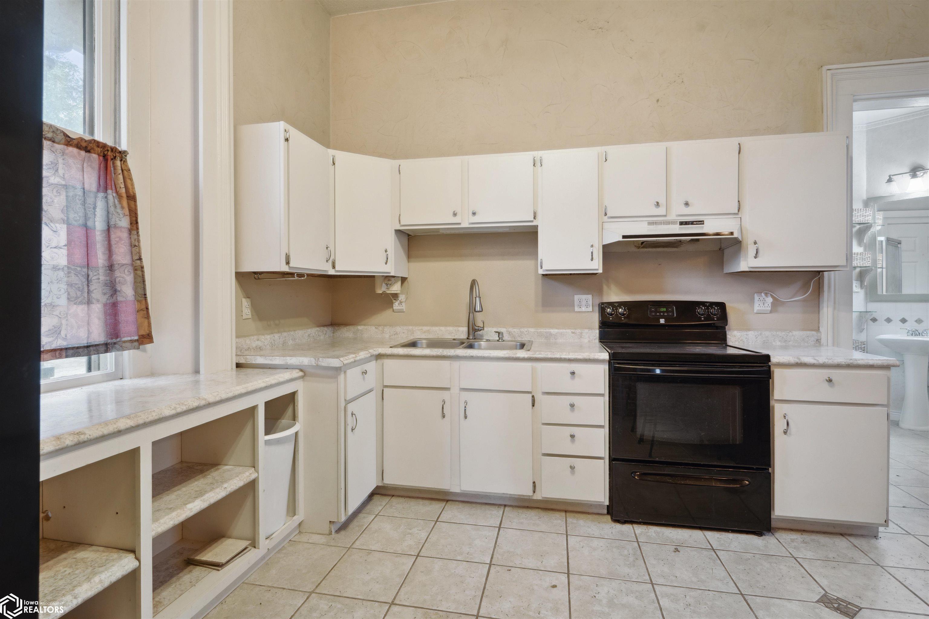 232 S 8th Street, Burlington, Iowa image 13