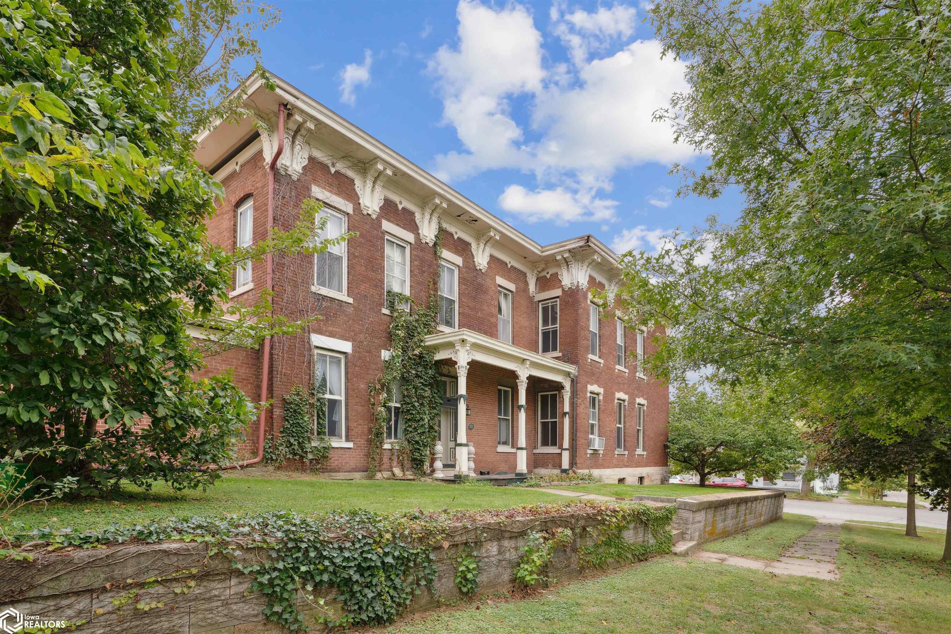 232 S 8th Street, Burlington, Iowa image 3