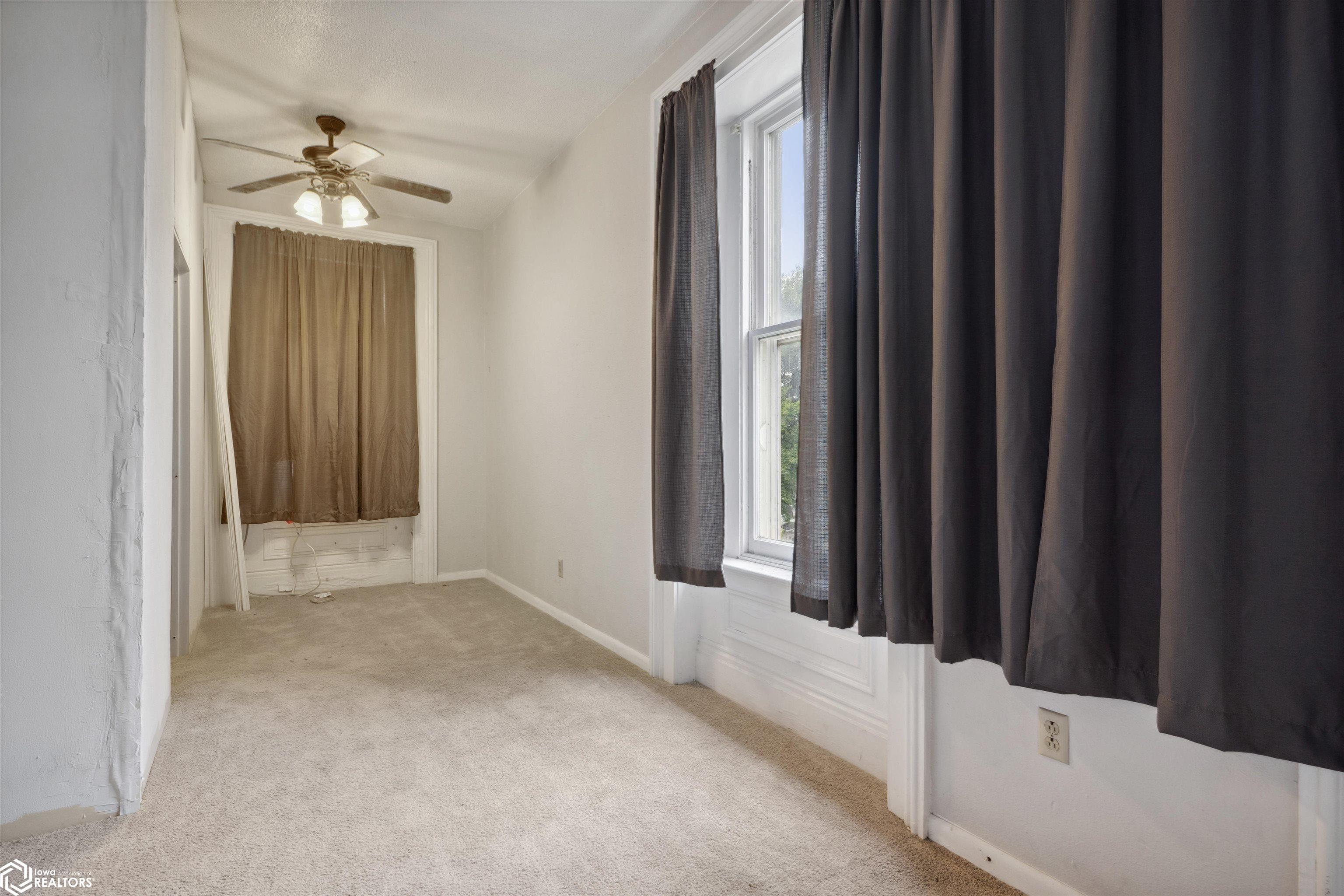 232 S 8th Street, Burlington, Iowa image 21