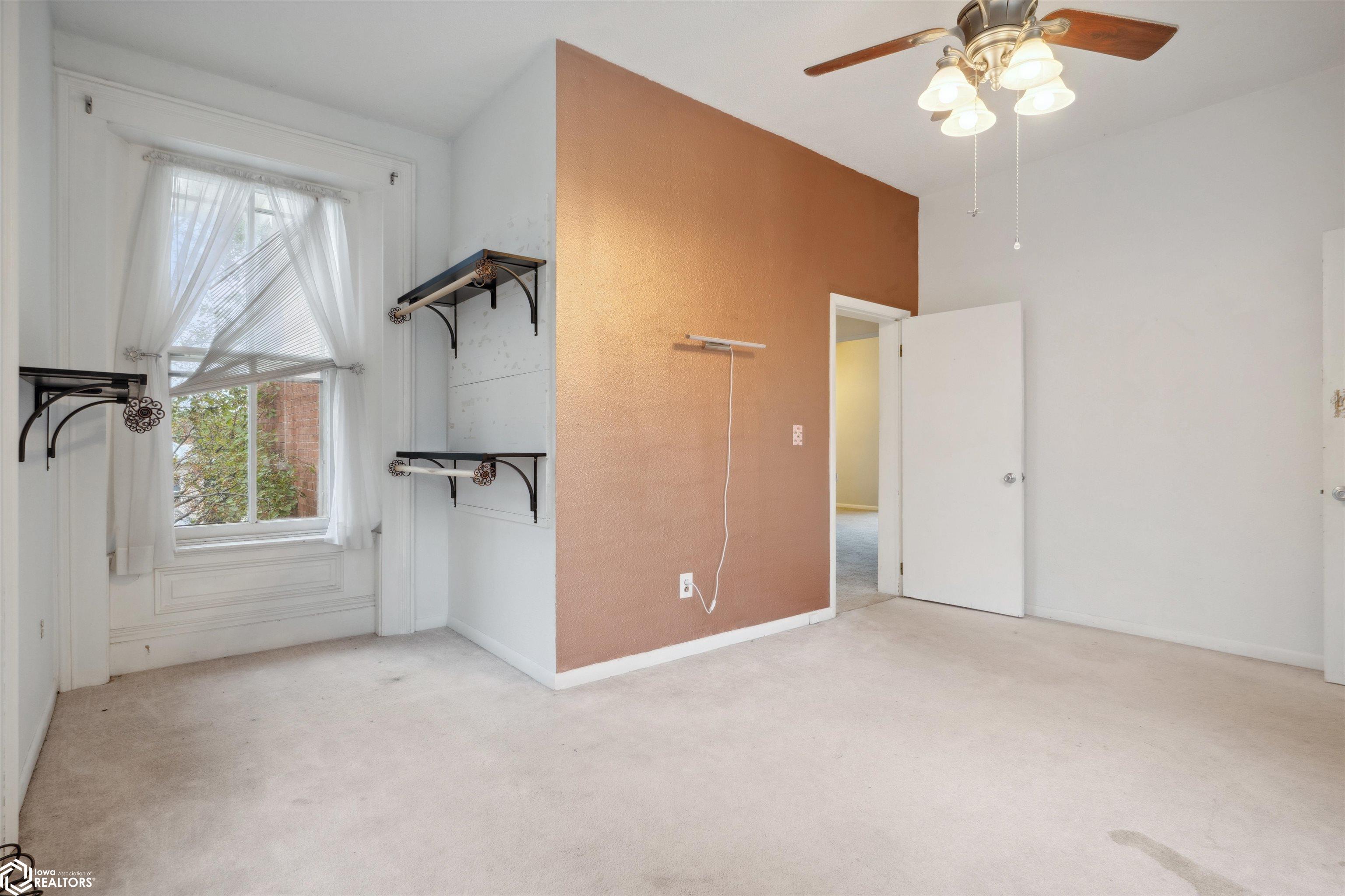 232 S 8th Street, Burlington, Iowa image 25