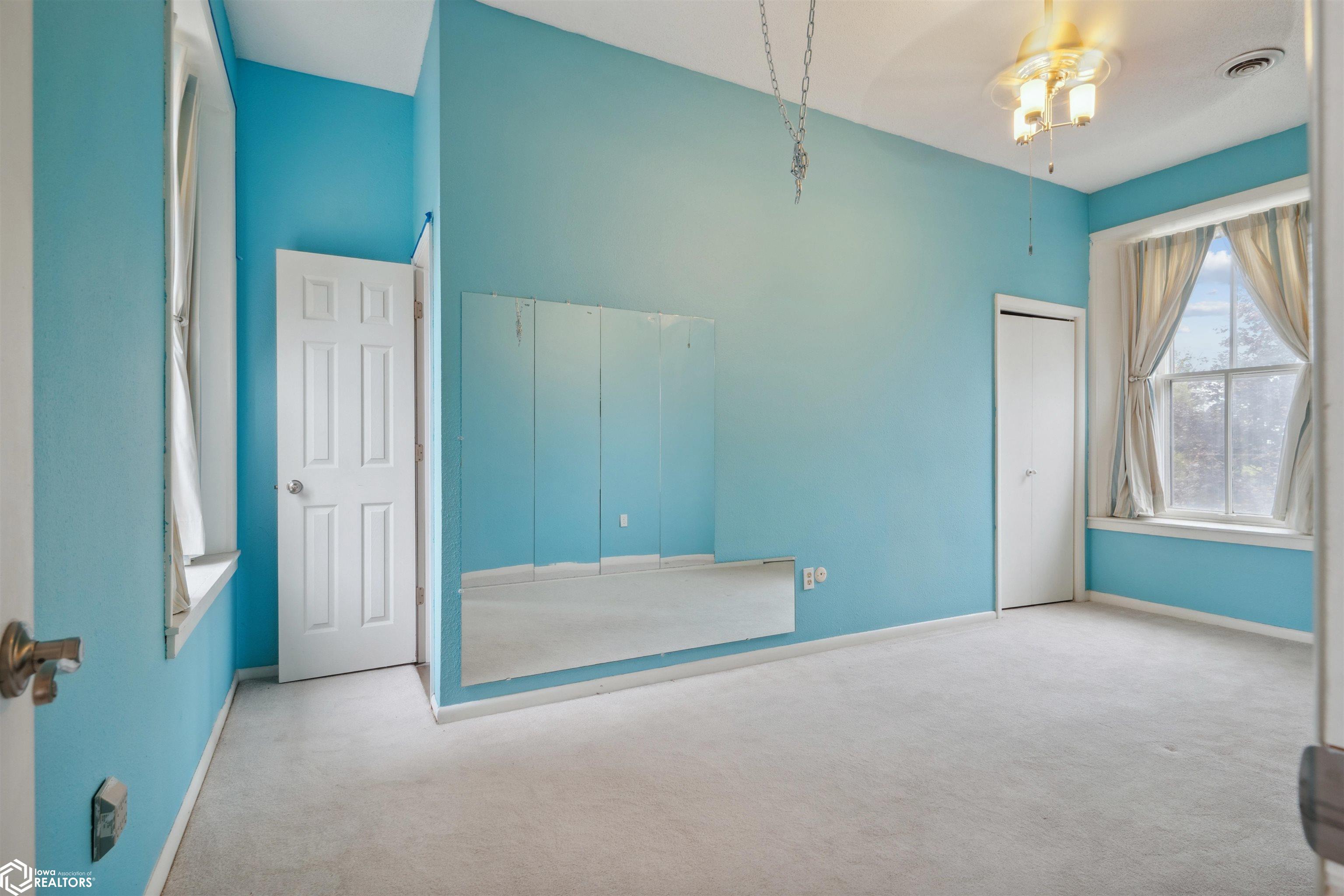 232 S 8th Street, Burlington, Iowa image 26