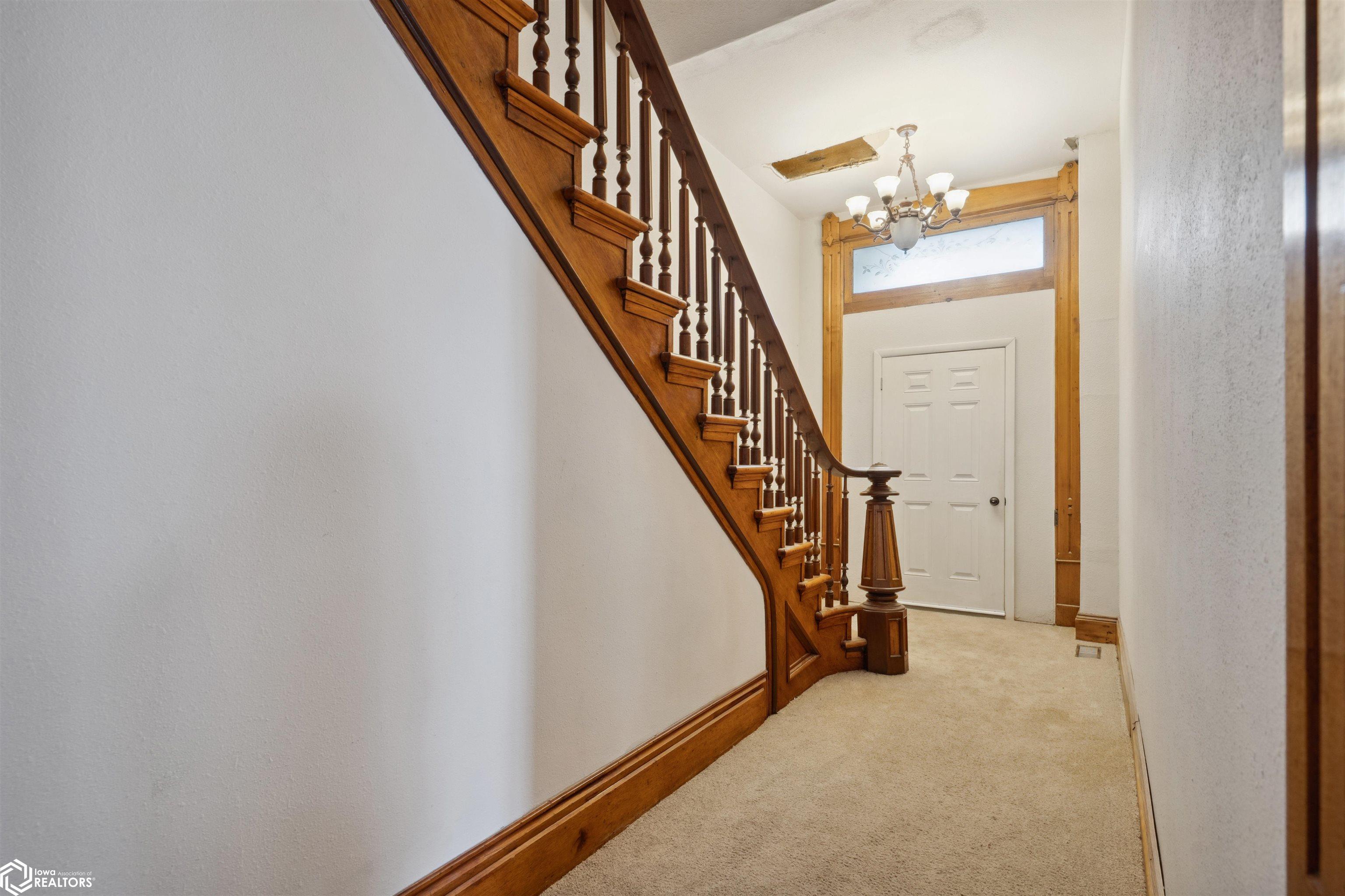 232 S 8th Street, Burlington, Iowa image 4
