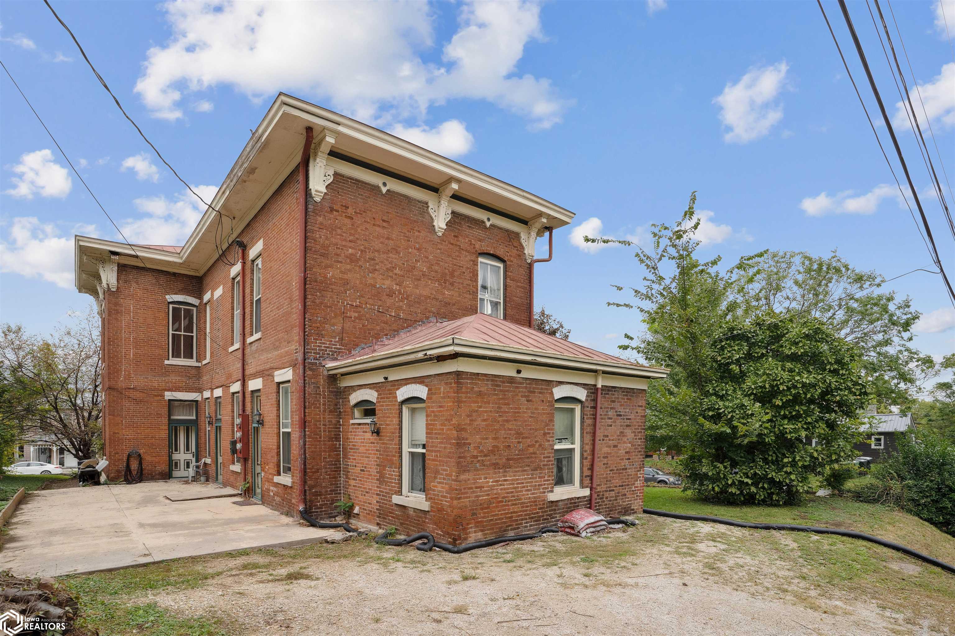 232 S 8th Street, Burlington, Iowa image 39
