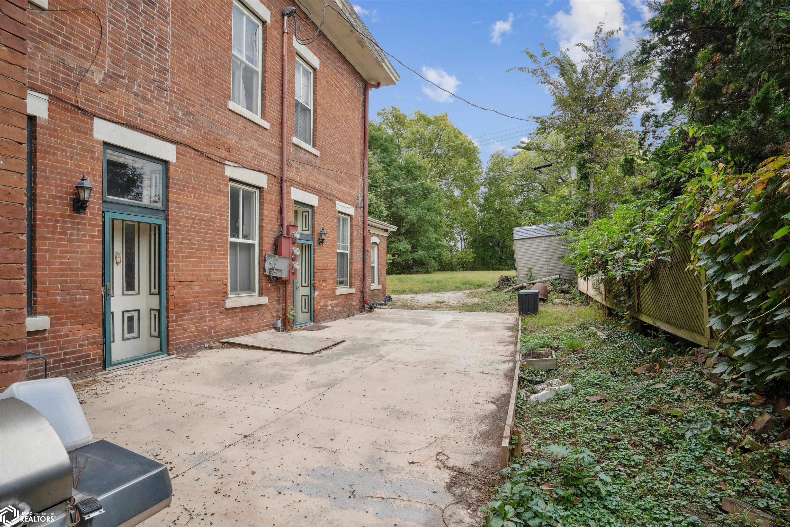 232 S 8th Street, Burlington, Iowa image 40