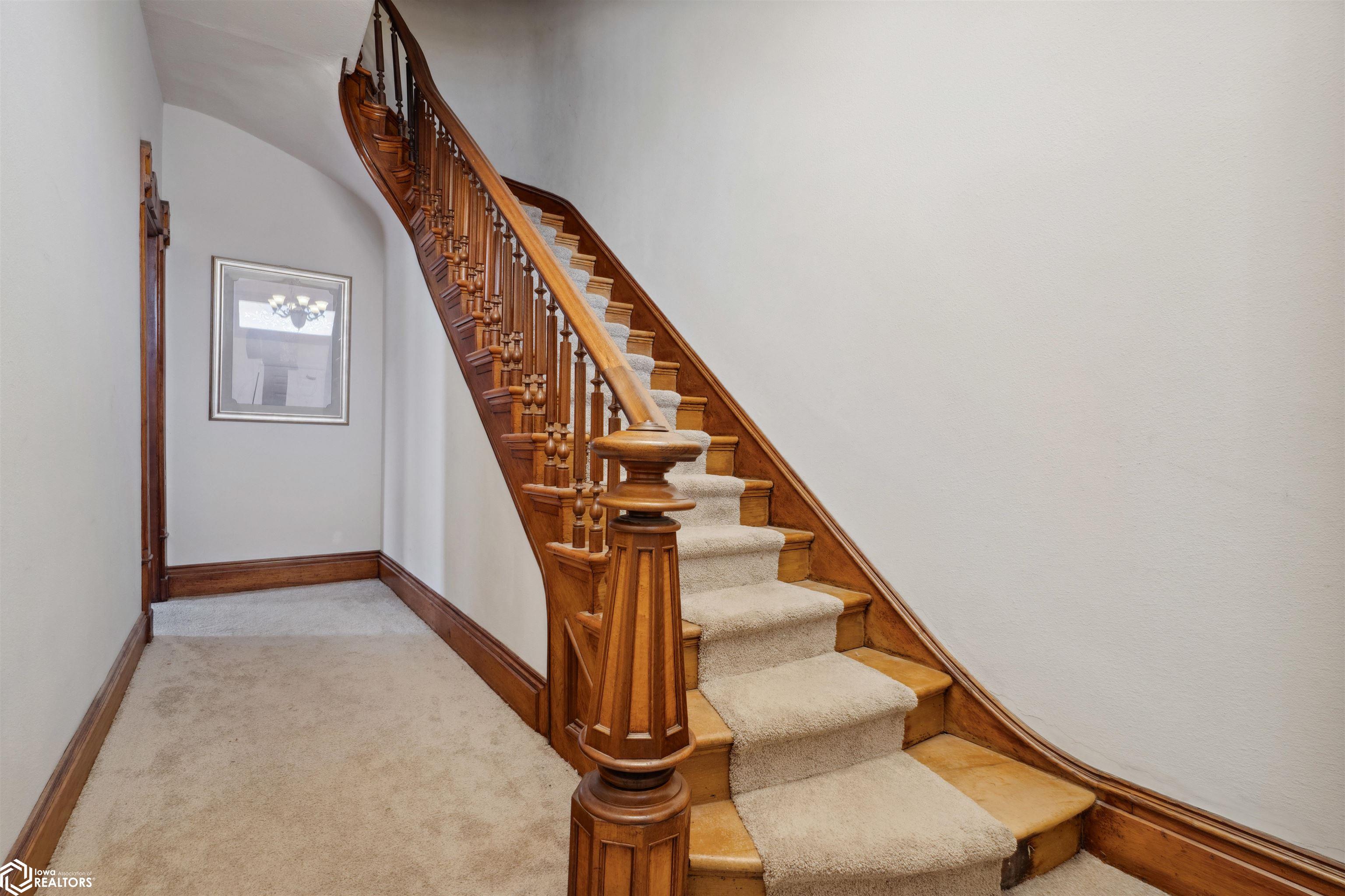 232 S 8th Street, Burlington, Iowa image 5