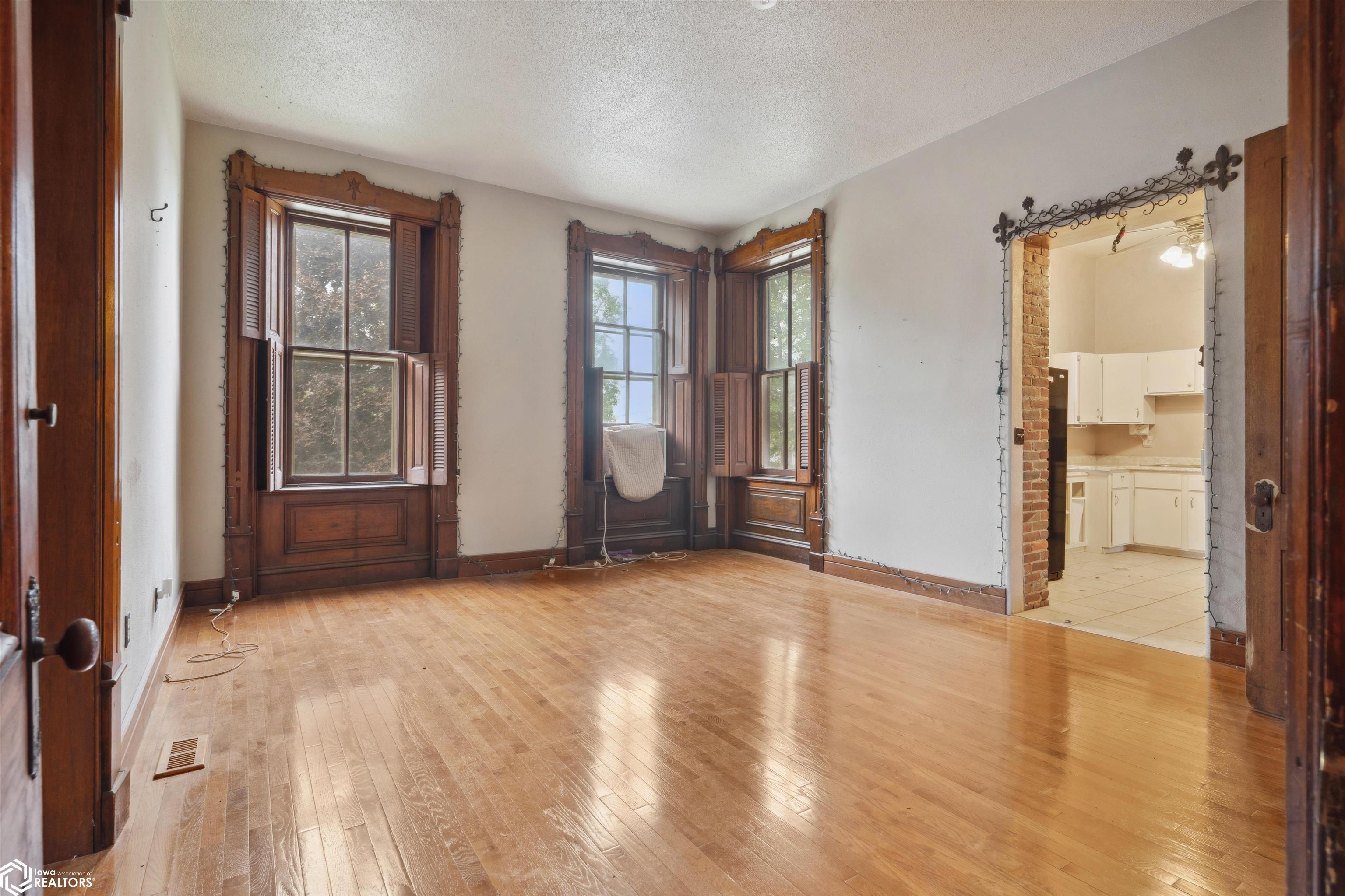 232 S 8th Street, Burlington, Iowa image 7