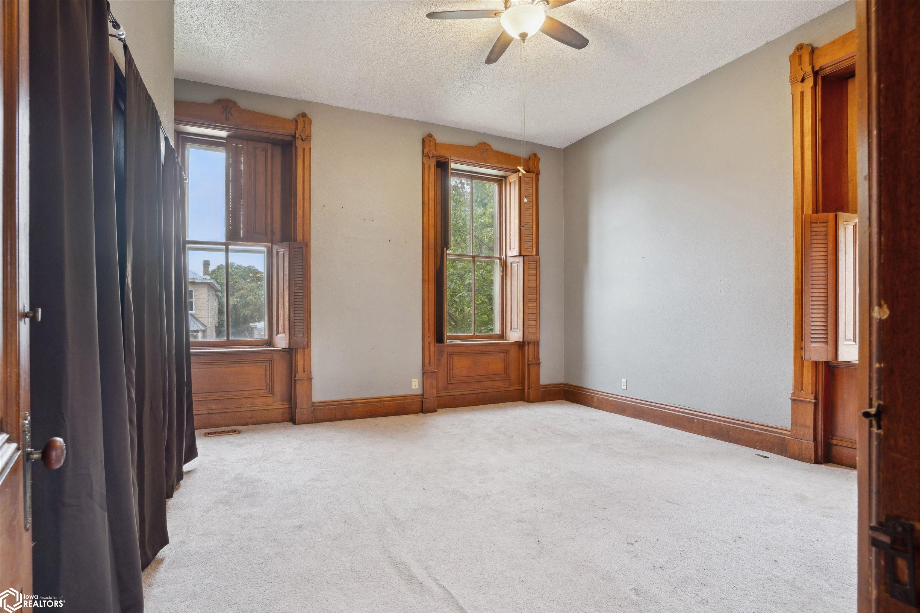 232 S 8th Street, Burlington, Iowa image 8