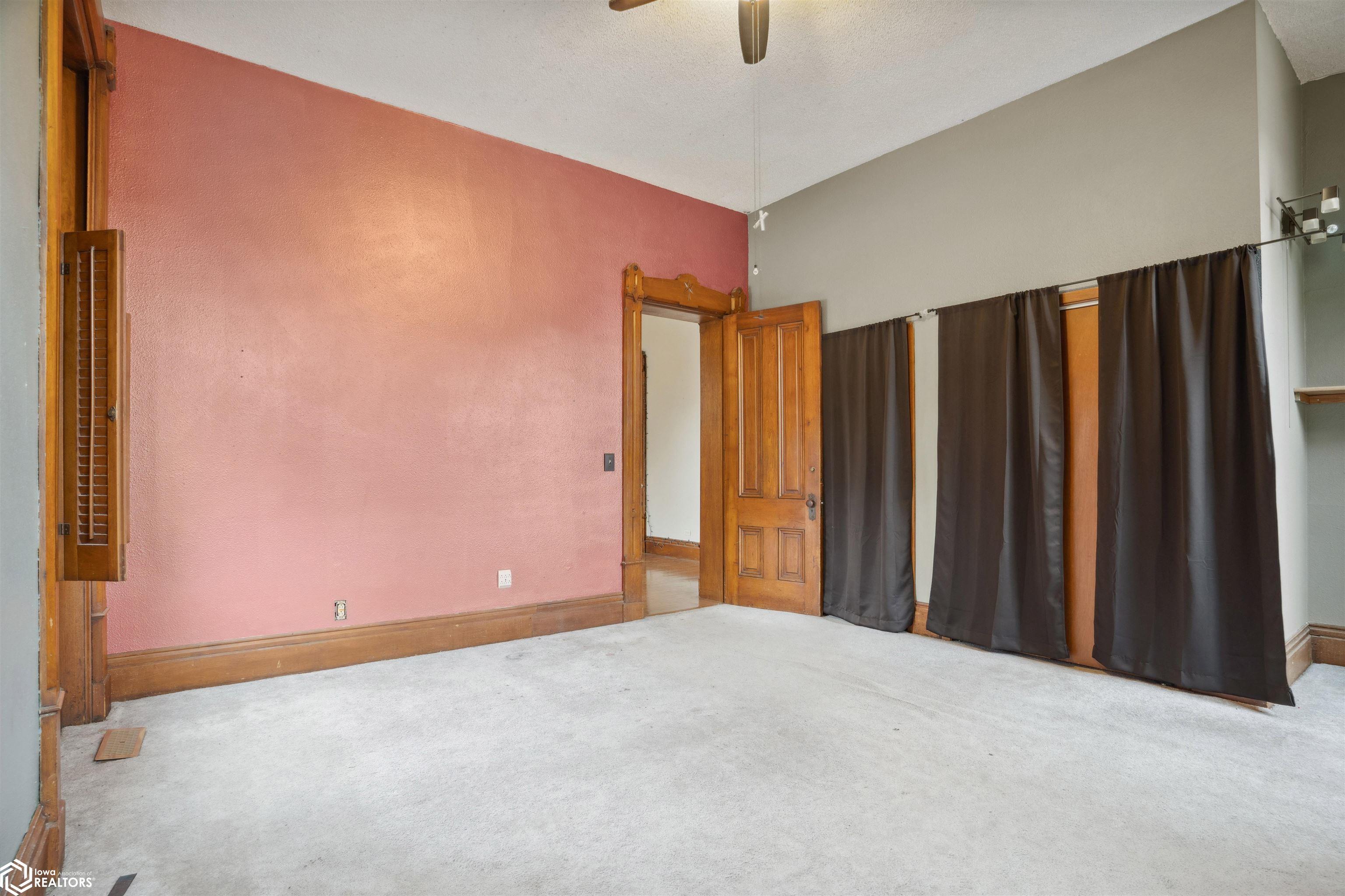 232 S 8th Street, Burlington, Iowa image 9