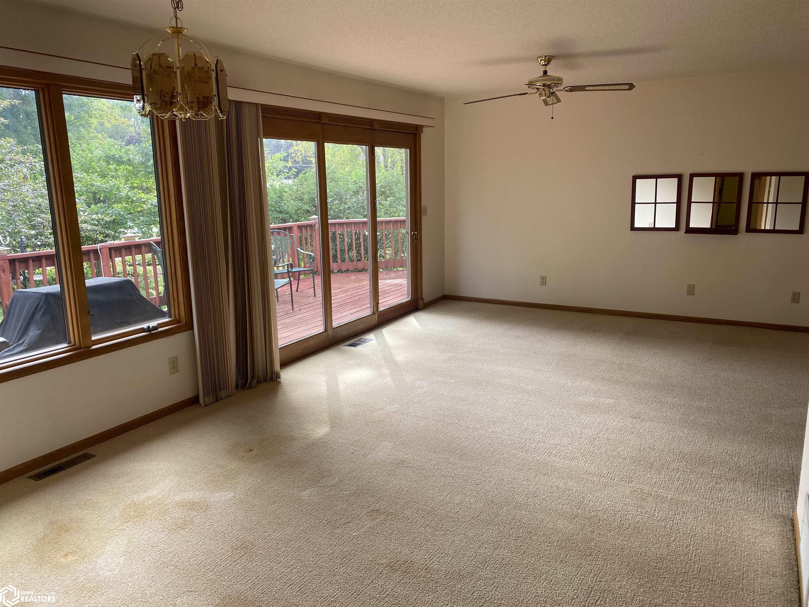 1053 Knollwood Lane, Mason City, Iowa image 11