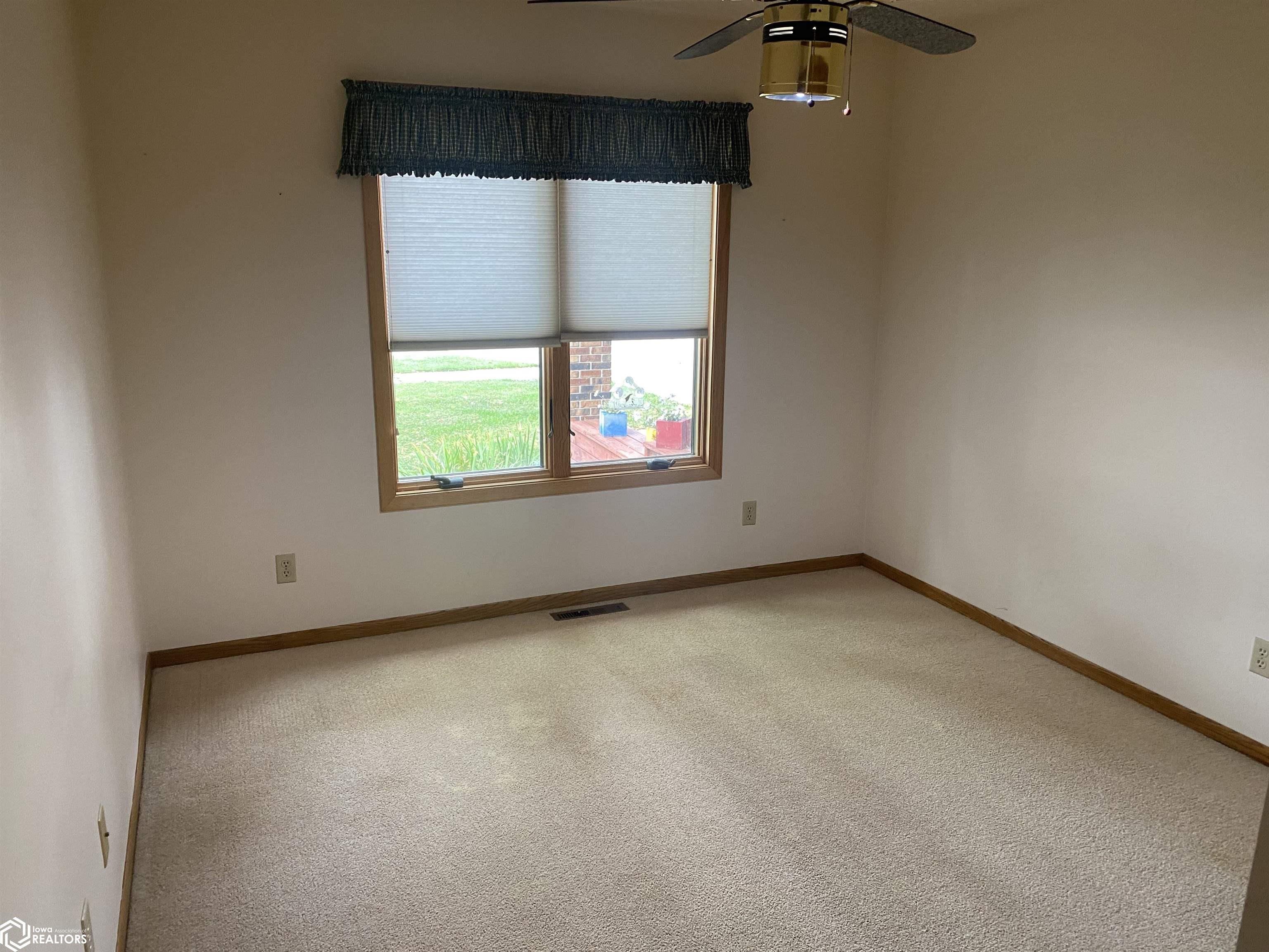 1053 Knollwood Lane, Mason City, Iowa image 14