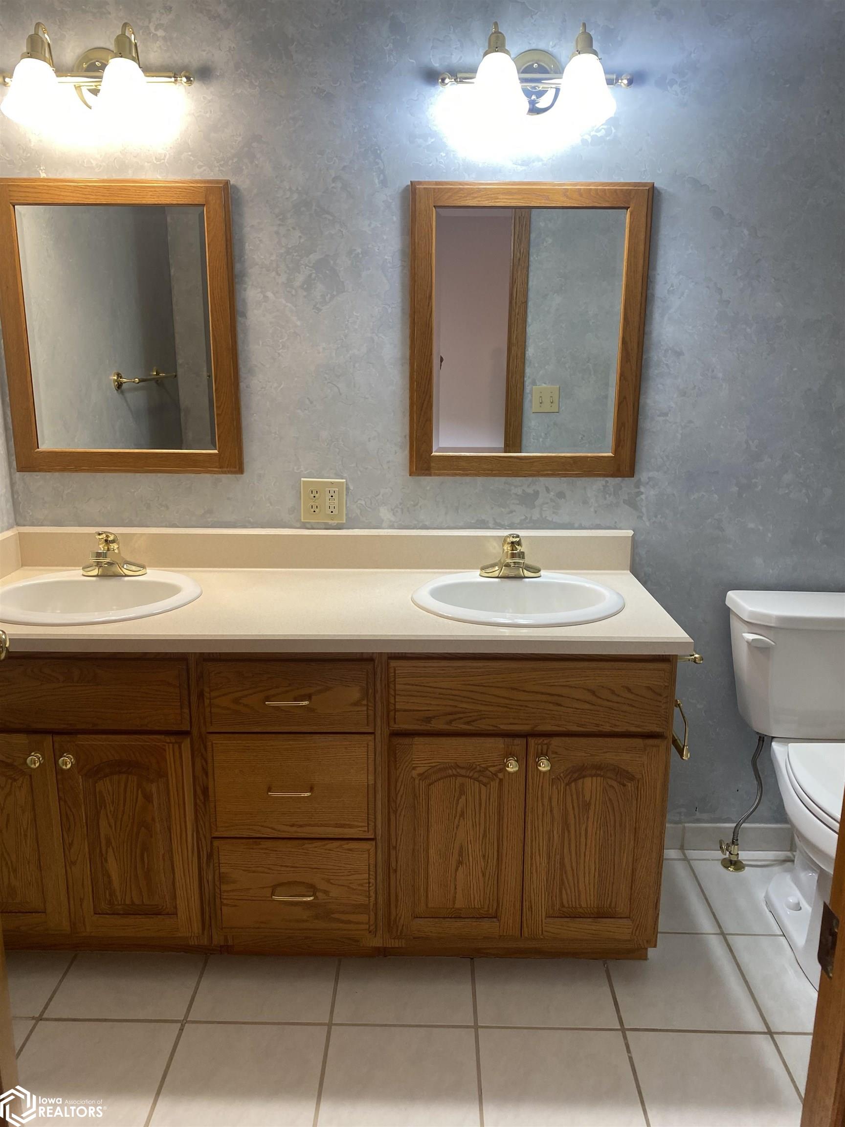 1053 Knollwood Lane, Mason City, Iowa image 20