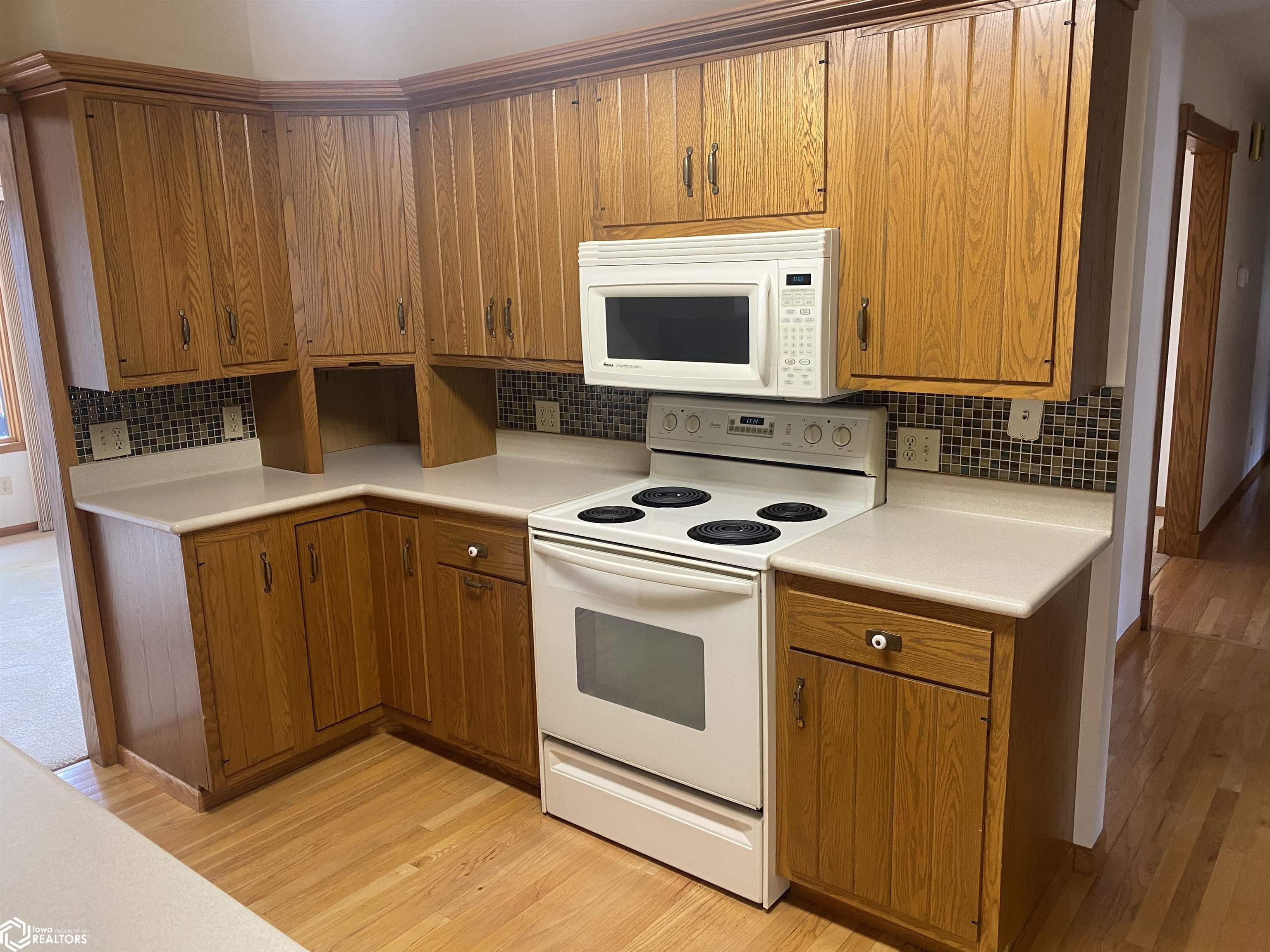 1053 Knollwood Lane, Mason City, Iowa image 4