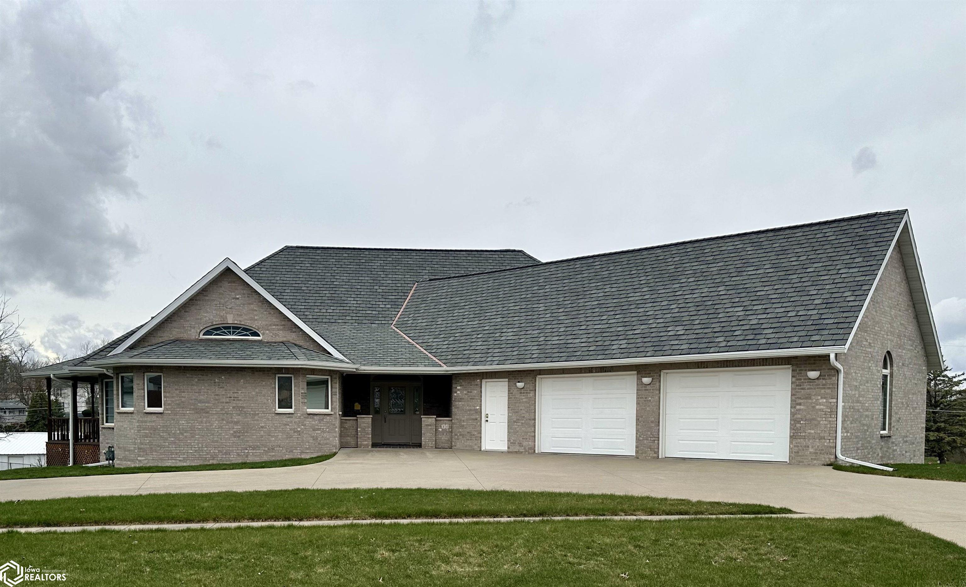 811 N Main Street, Chariton, Iowa image 1