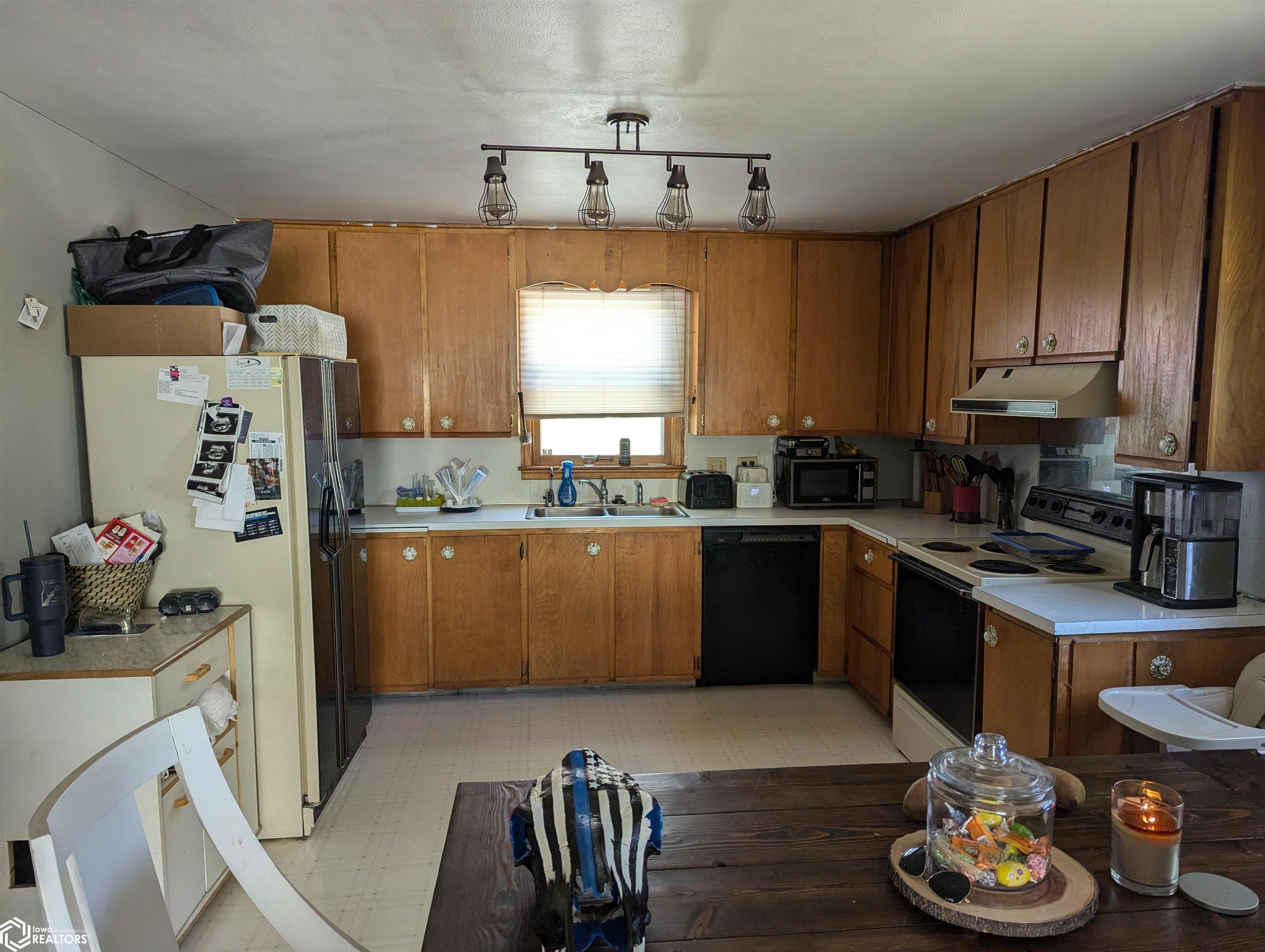 521 E. Lucas St., Algona, Iowa image 8
