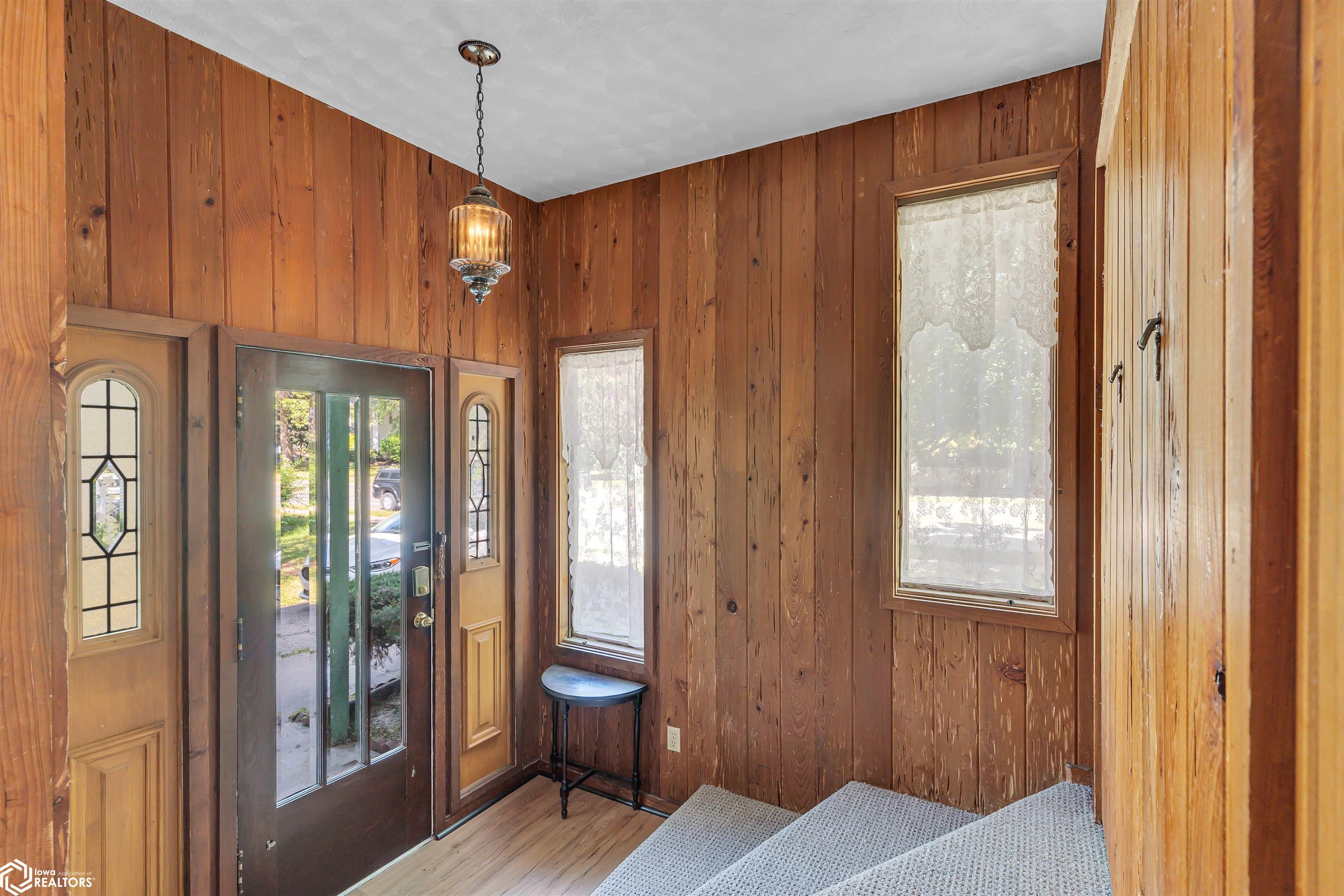 506 E Washington Street, Mount Pleasant, Iowa image 2