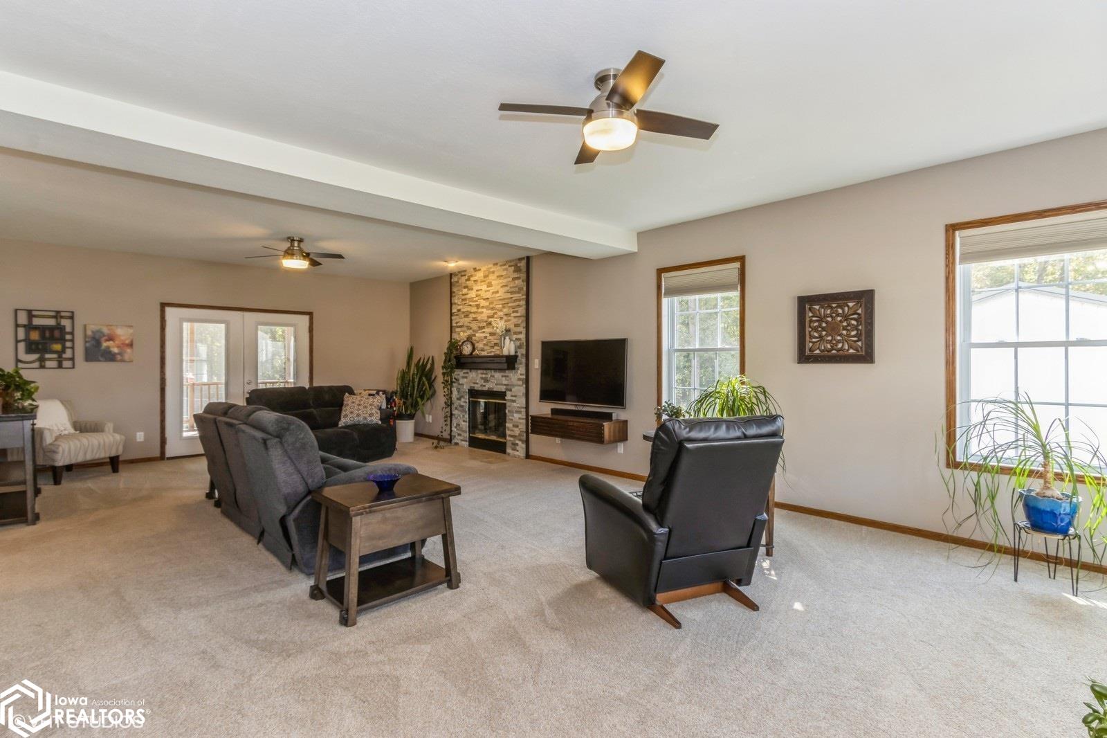 3050 Timber Creek Circle, Riverside, Iowa image 3
