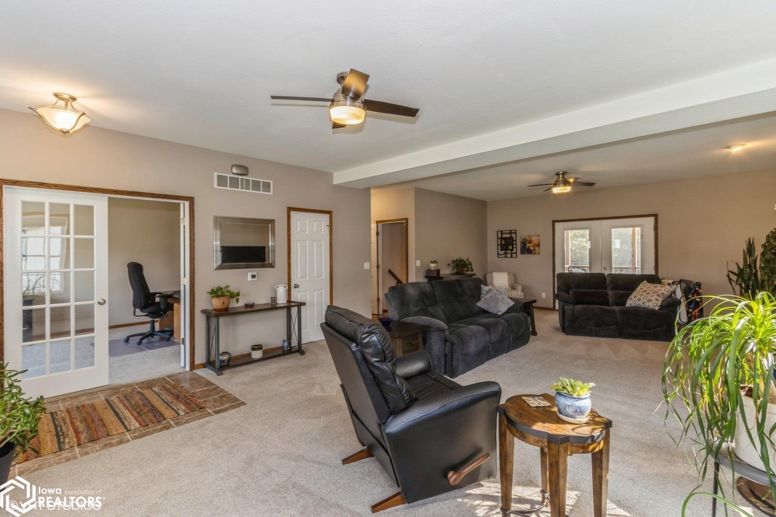 3050 Timber Creek Circle, Riverside, Iowa image 4