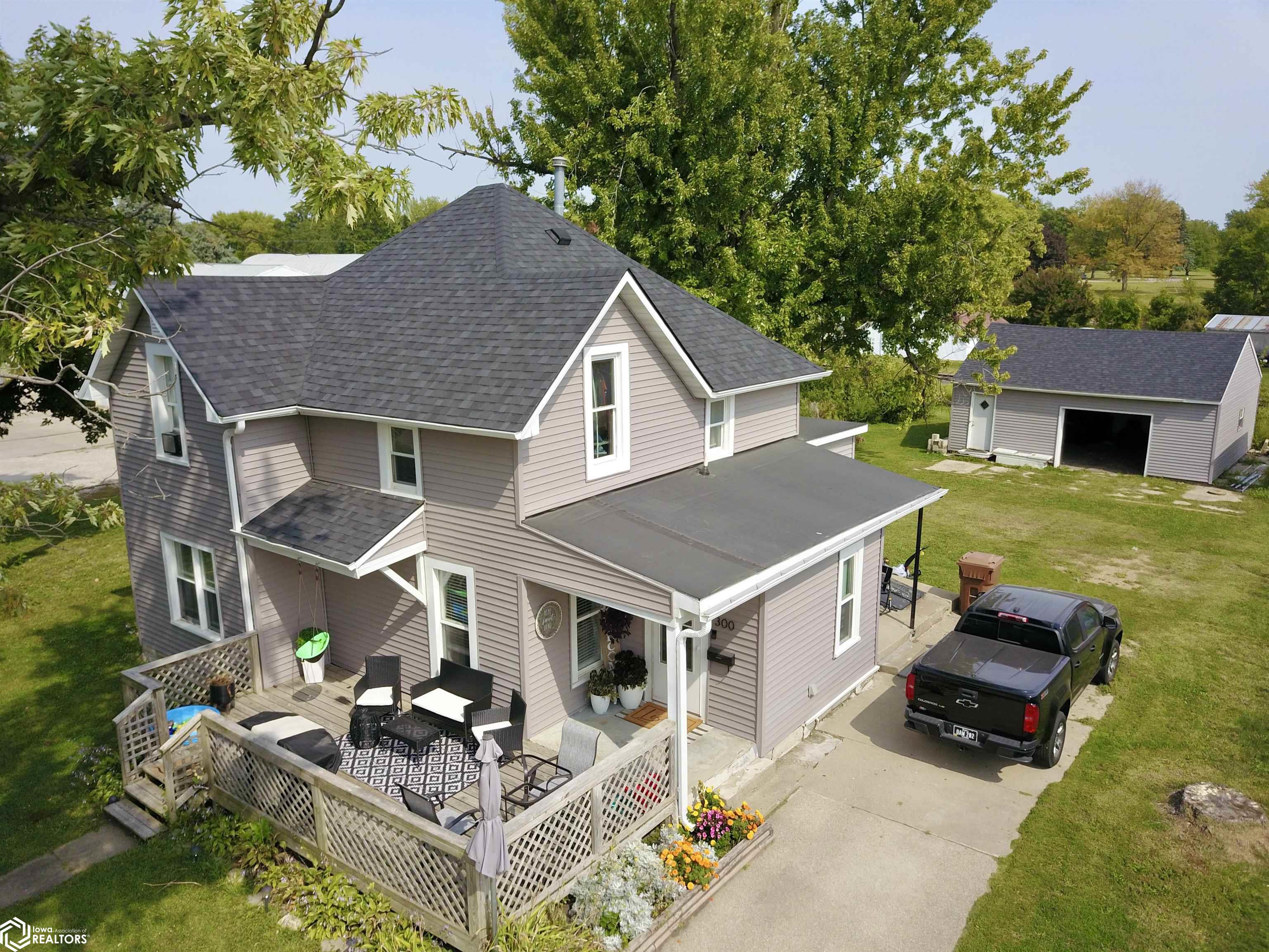 300 Park Street, Grinnell, Iowa image 2
