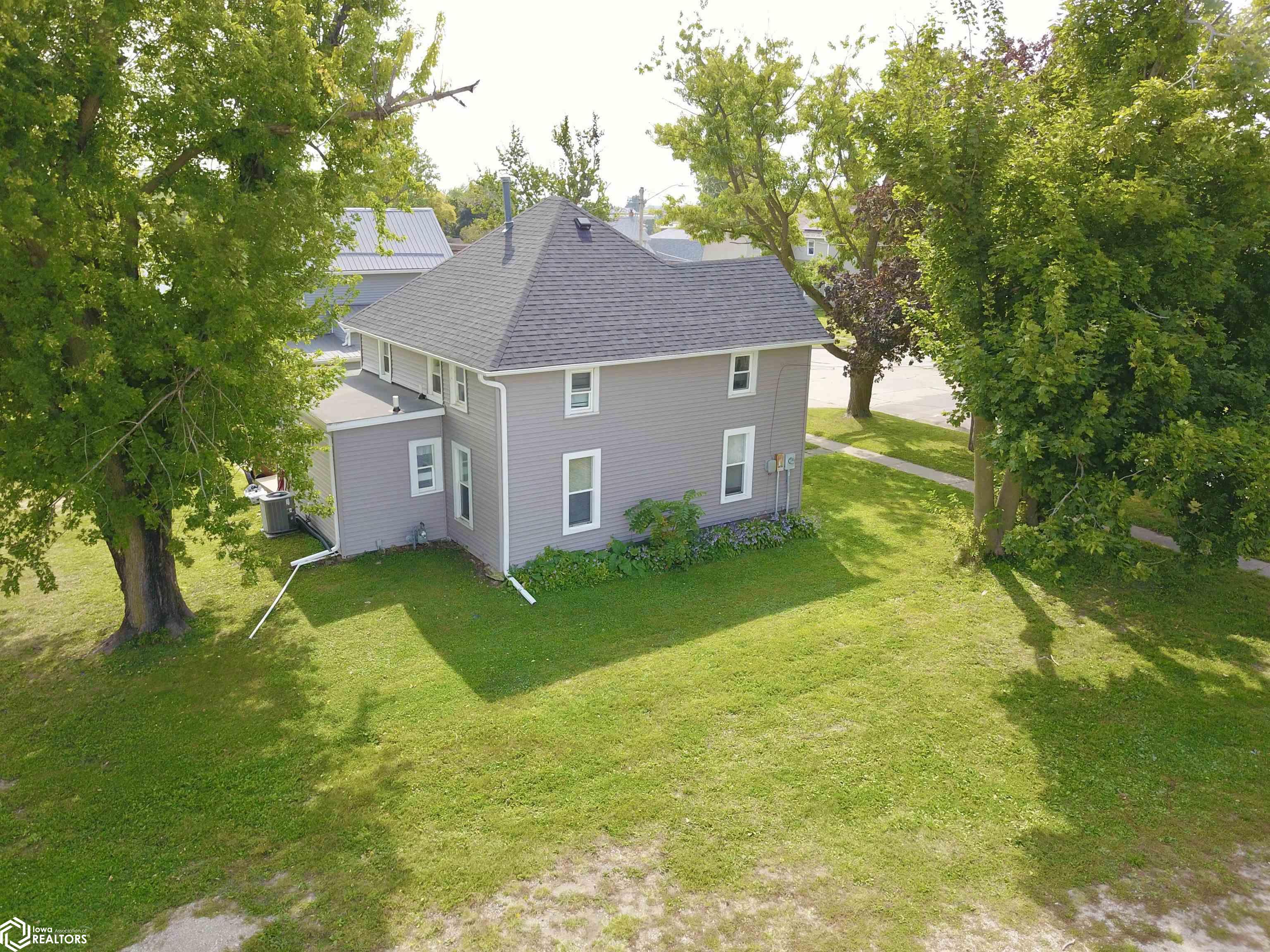 300 Park Street, Grinnell, Iowa image 3