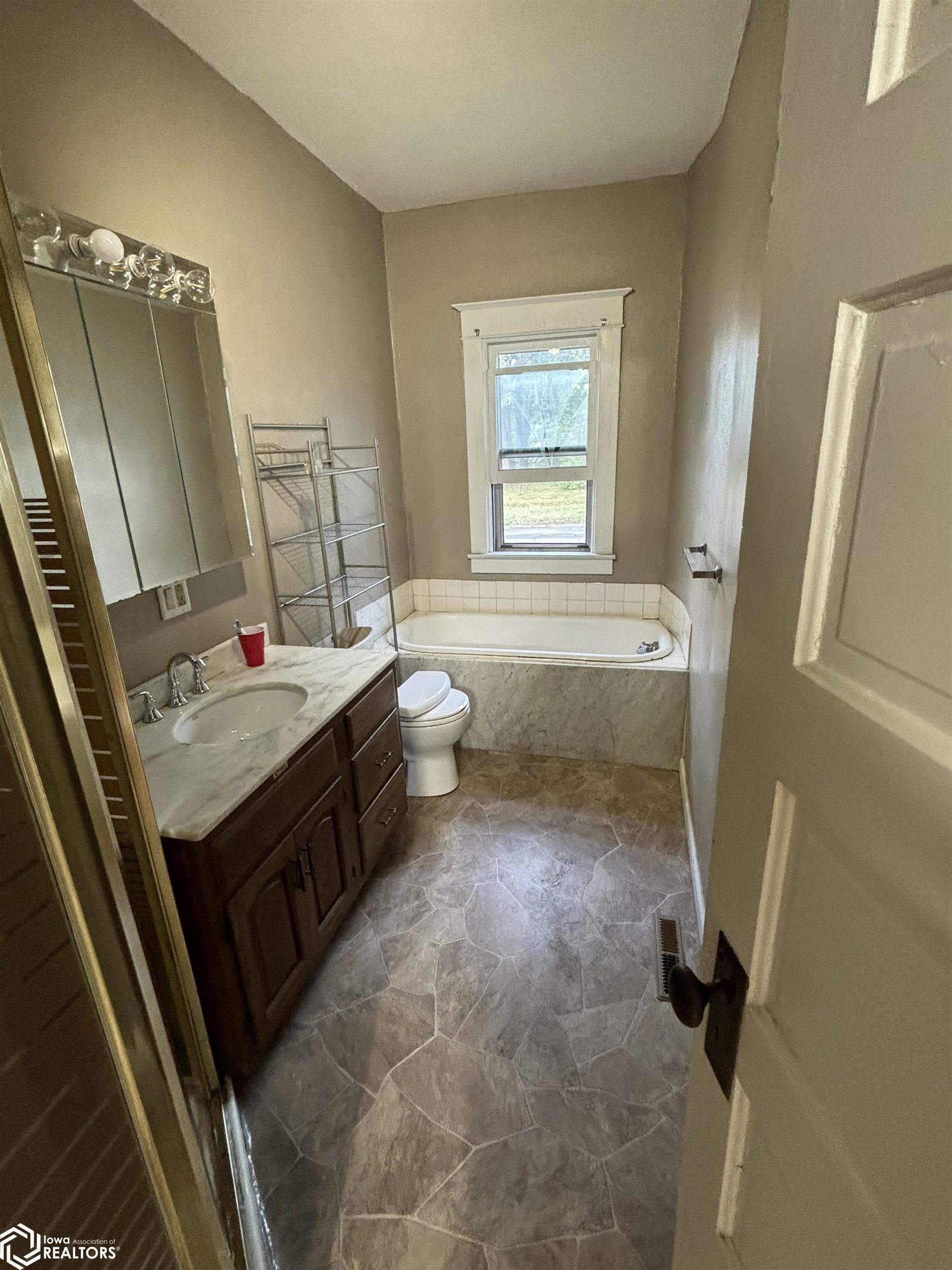 809 W Grimes Avenue, Fairfield, Iowa image 13