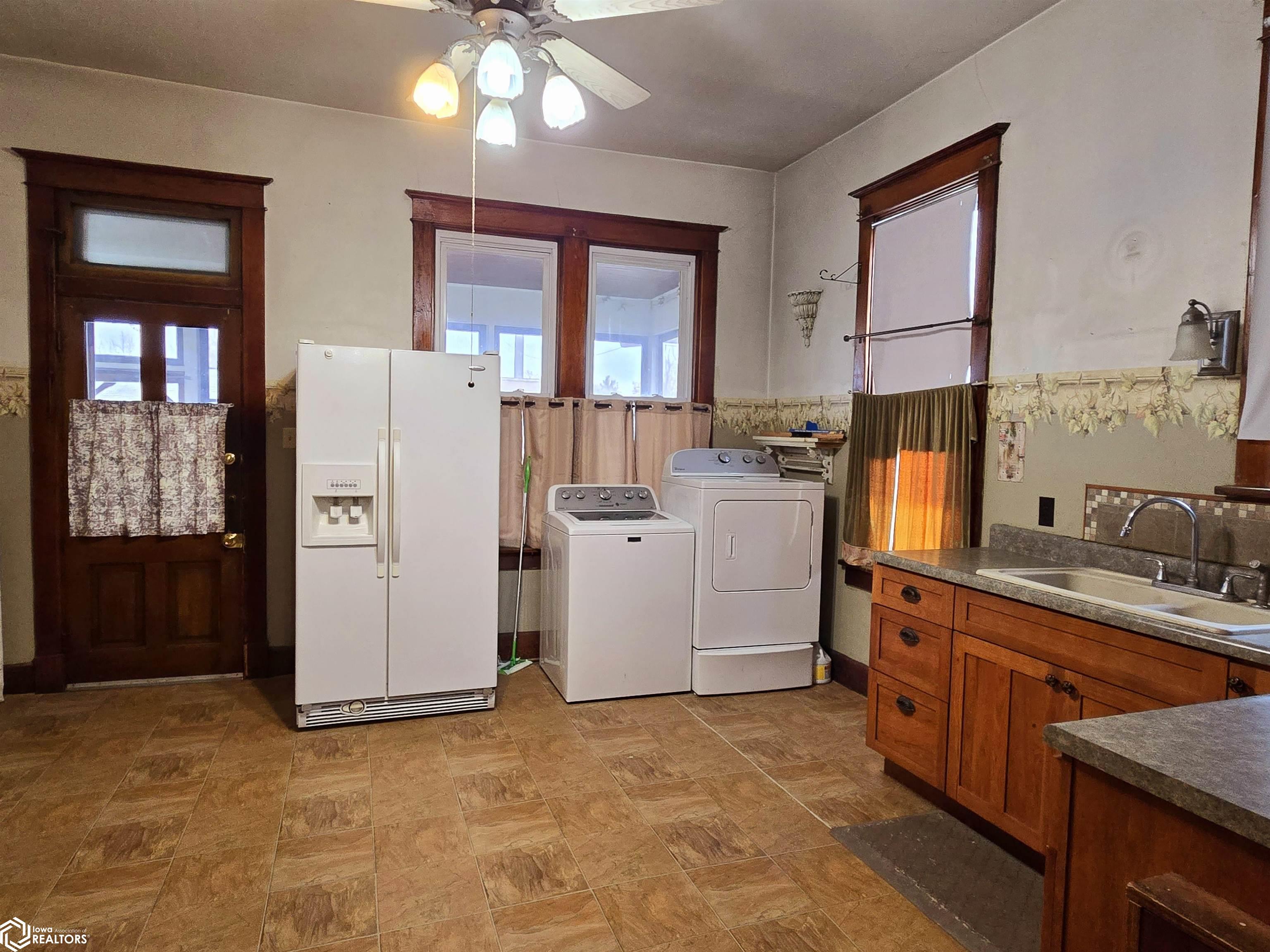 1534 Avenue G, Fort Madison, Iowa image 7