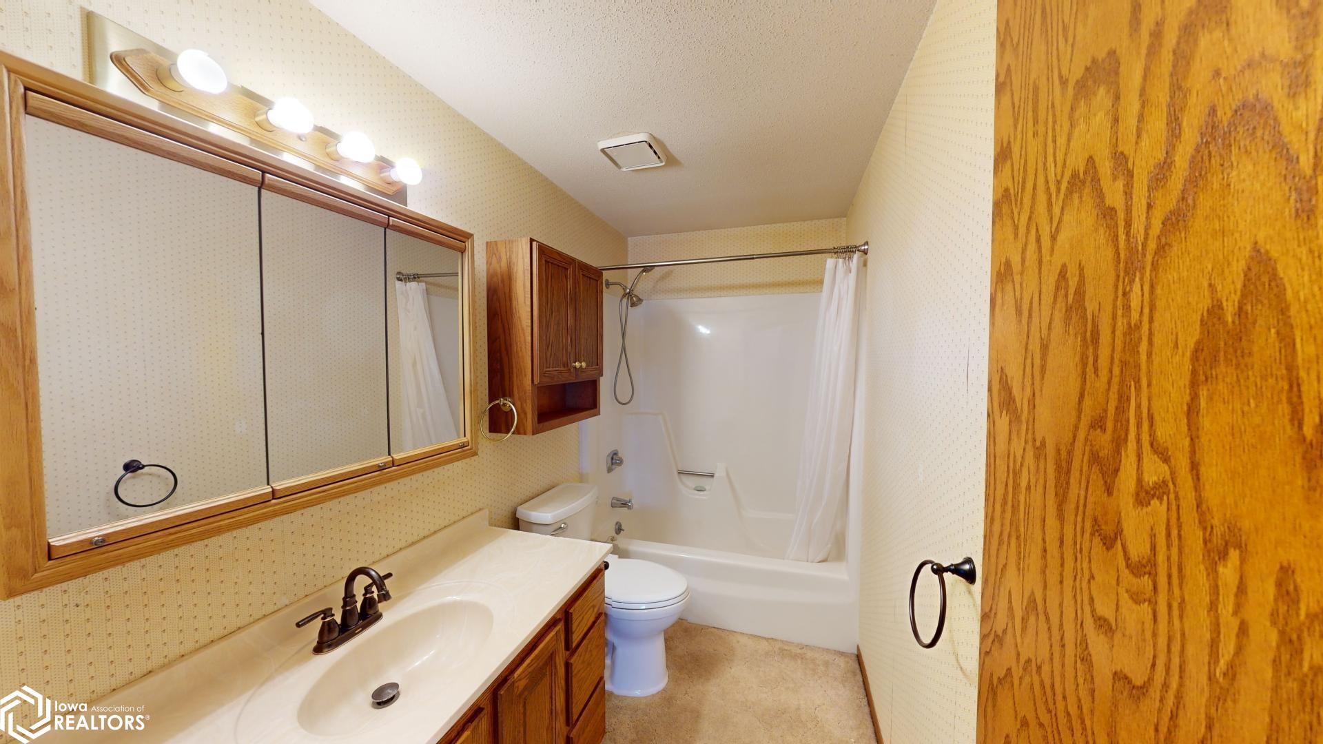 1024 14th Street, Mason City, Iowa image 7
