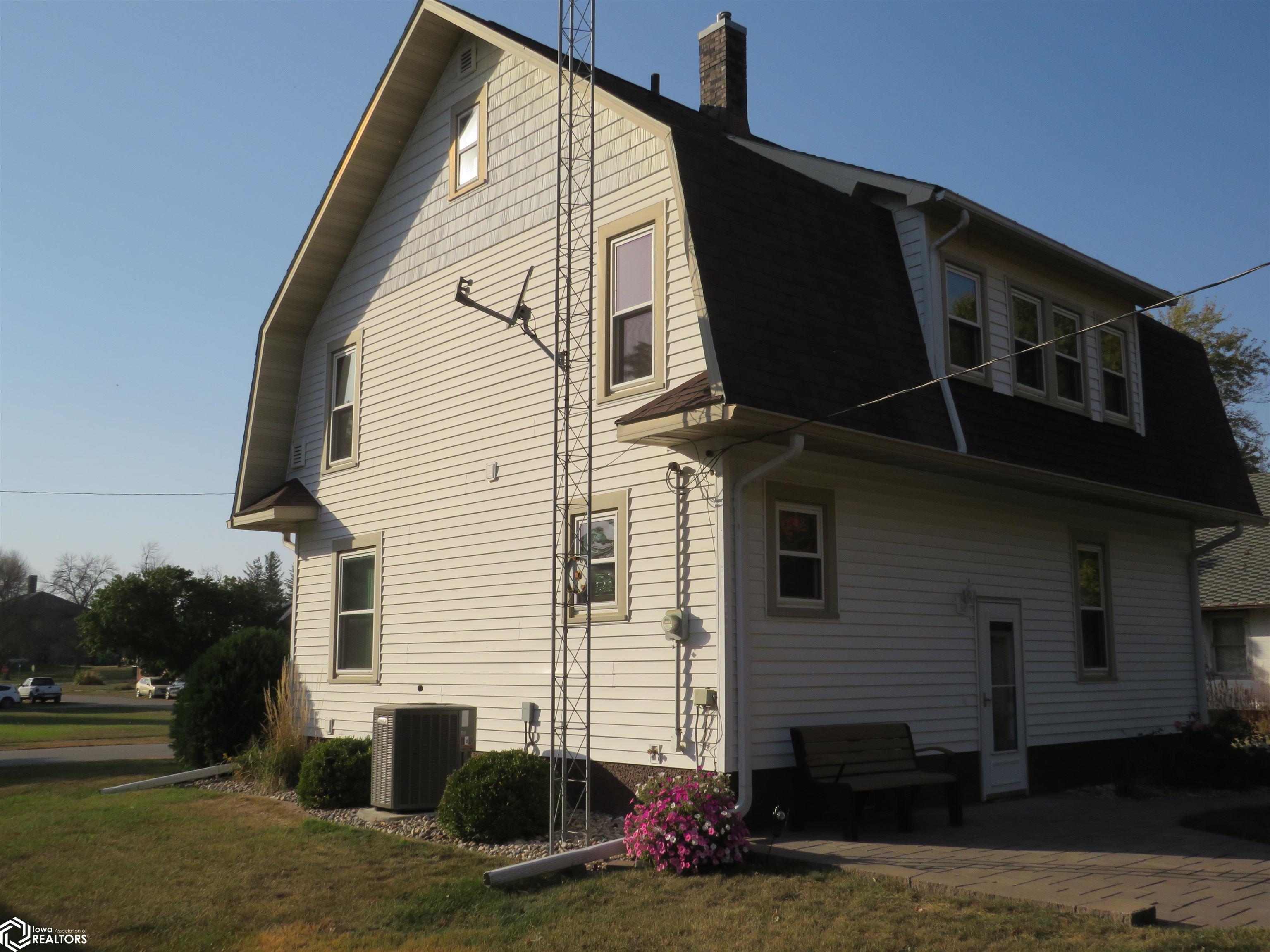 208 N Lee, Dows, Iowa image 5