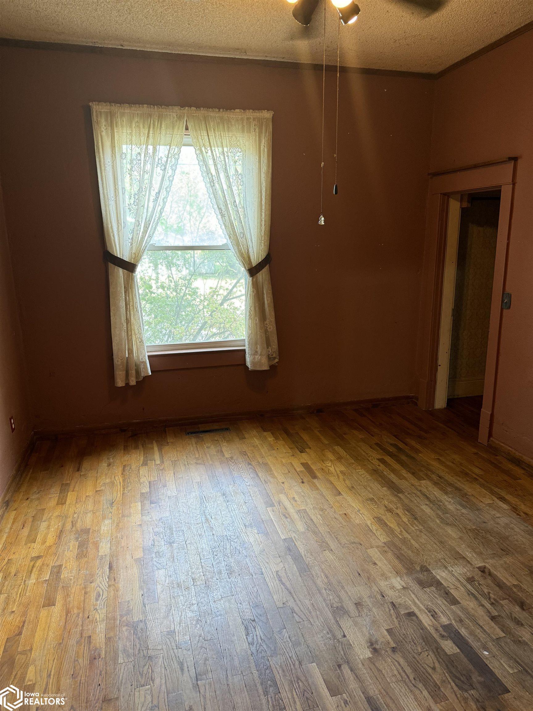 328 N G Street, Oskaloosa, Iowa image 7