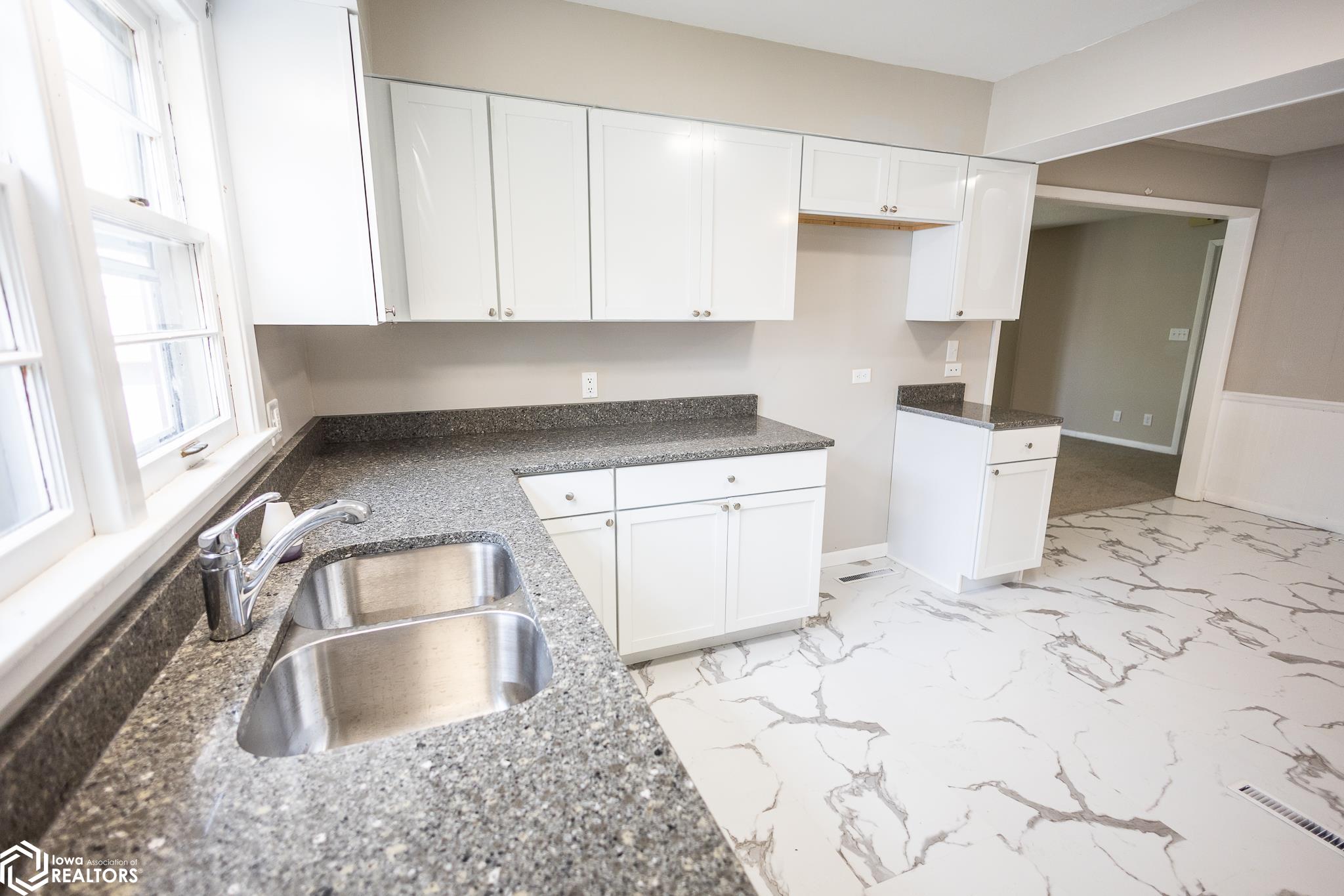 515 Pauls Drive, Klemme, Iowa image 3