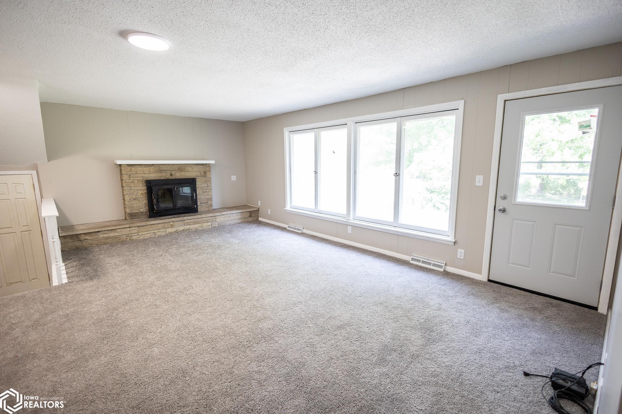 515 Pauls Drive, Klemme, Iowa image 5